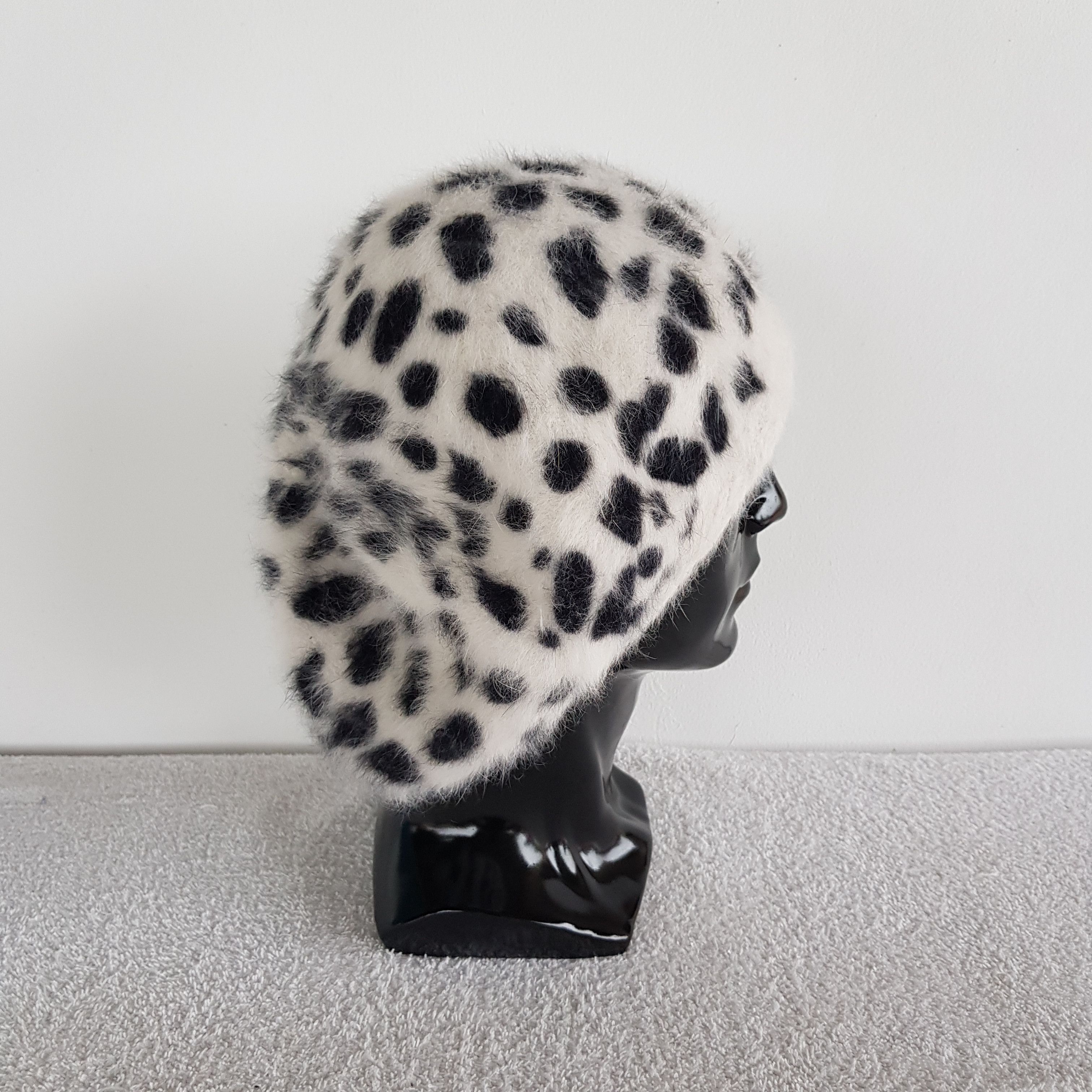 Japanese Brand × Vintage Albino Leopard Beanie Snow Cap Albino Leopard Faux Fur Hats Size ONE SIZE - 3 Thumbnail
