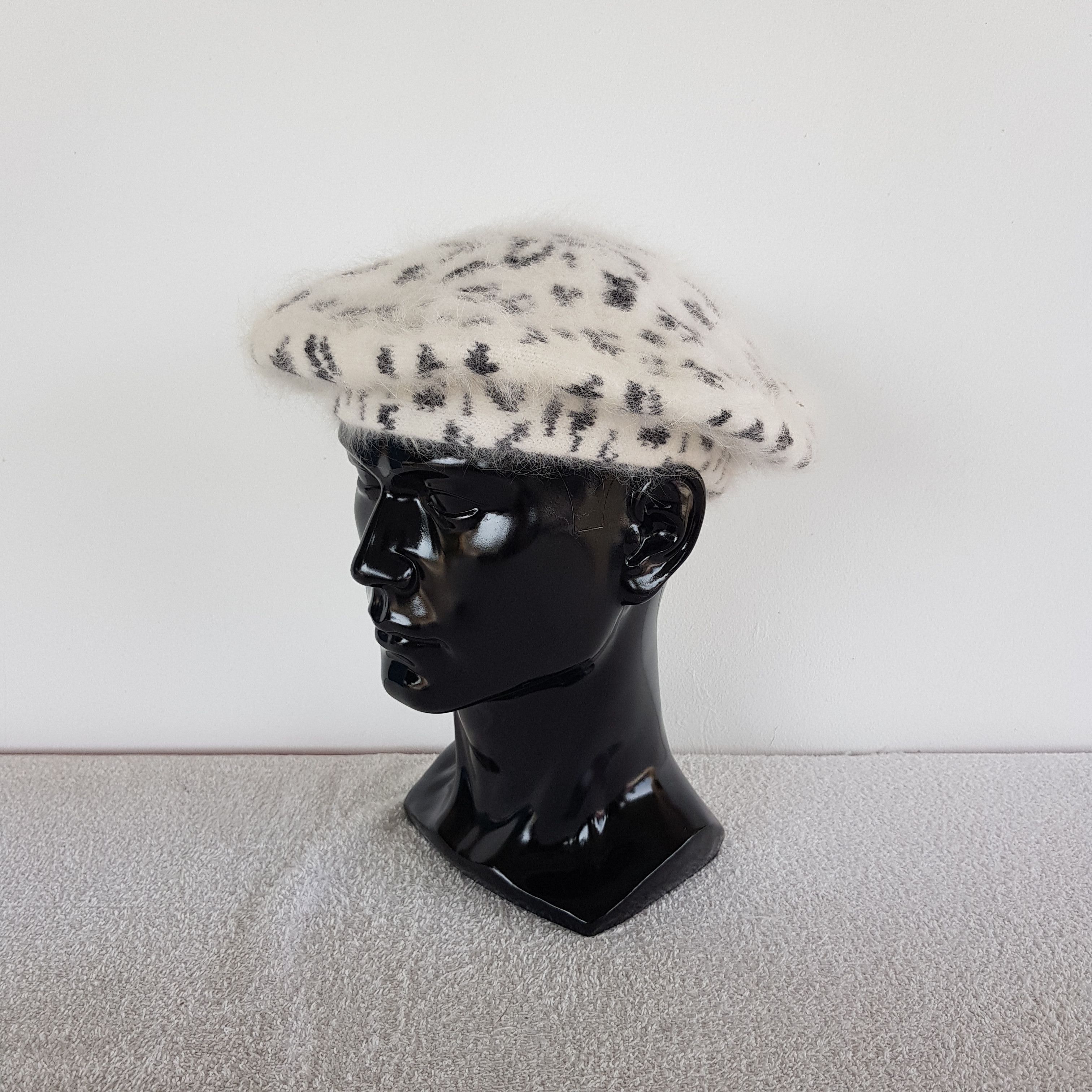 Vintage Albino Leopard Beanie Albino Leopard Faux Fur Barret Hats Size ONE SIZE - 1 Thumbnail