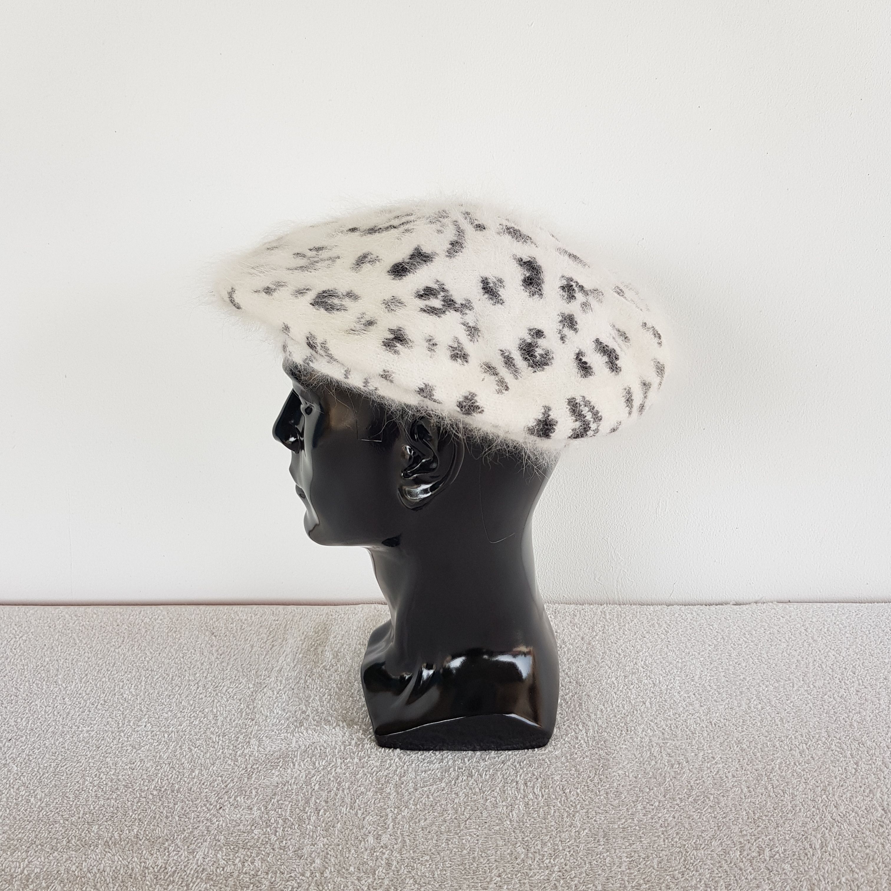 Vintage Albino Leopard Beanie Albino Leopard Faux Fur Barret Hats Size ONE SIZE - 4 Thumbnail