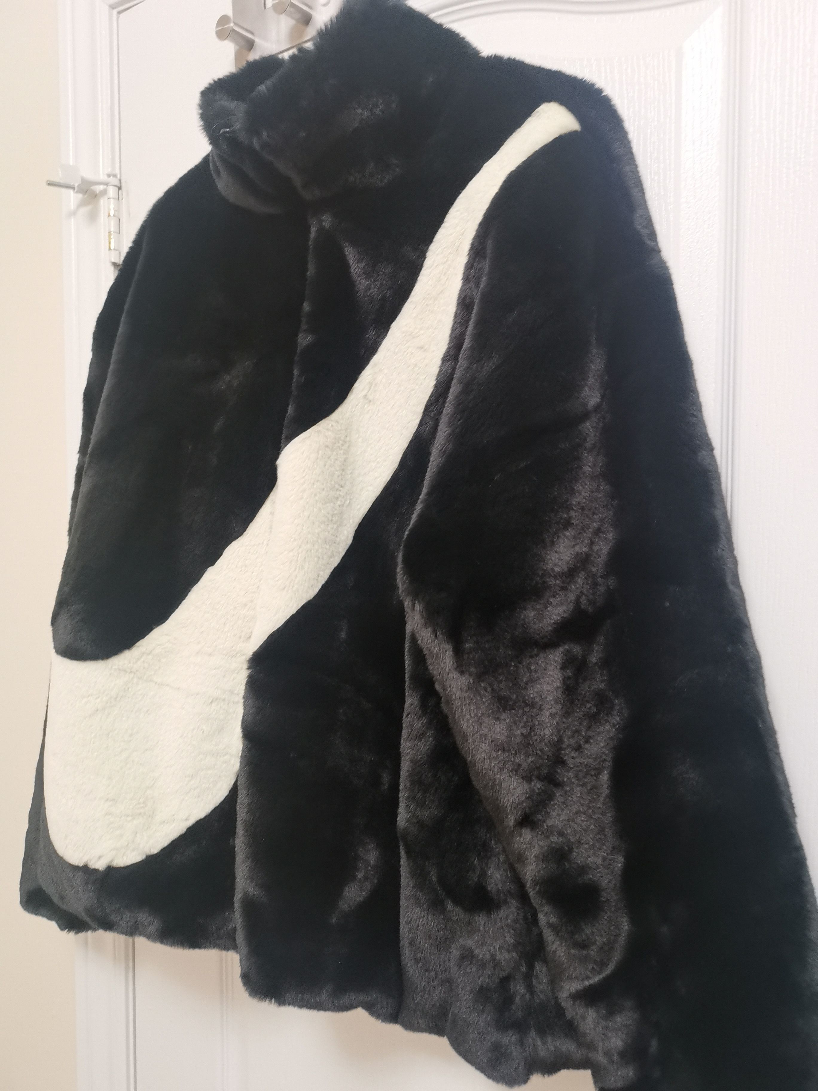 Nike NSW Plush Faux Fur Jacket in Black & Fossil medium Size US M / EU 48-50 / 2 - 7 Thumbnail