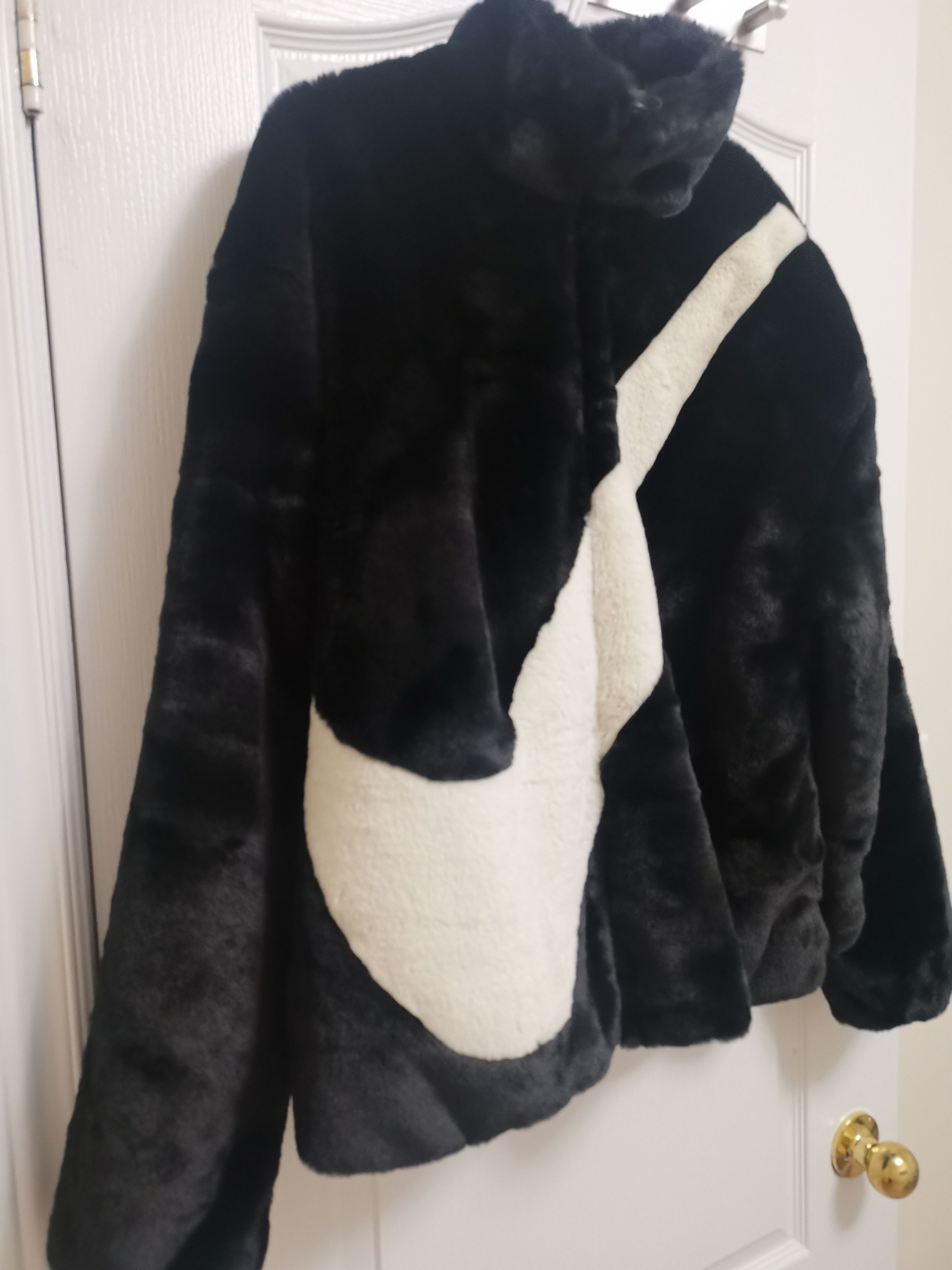 Nike NSW Plush Faux Fur Jacket in Black & Fossil medium Size US M / EU 48-50 / 2 - 6 Thumbnail