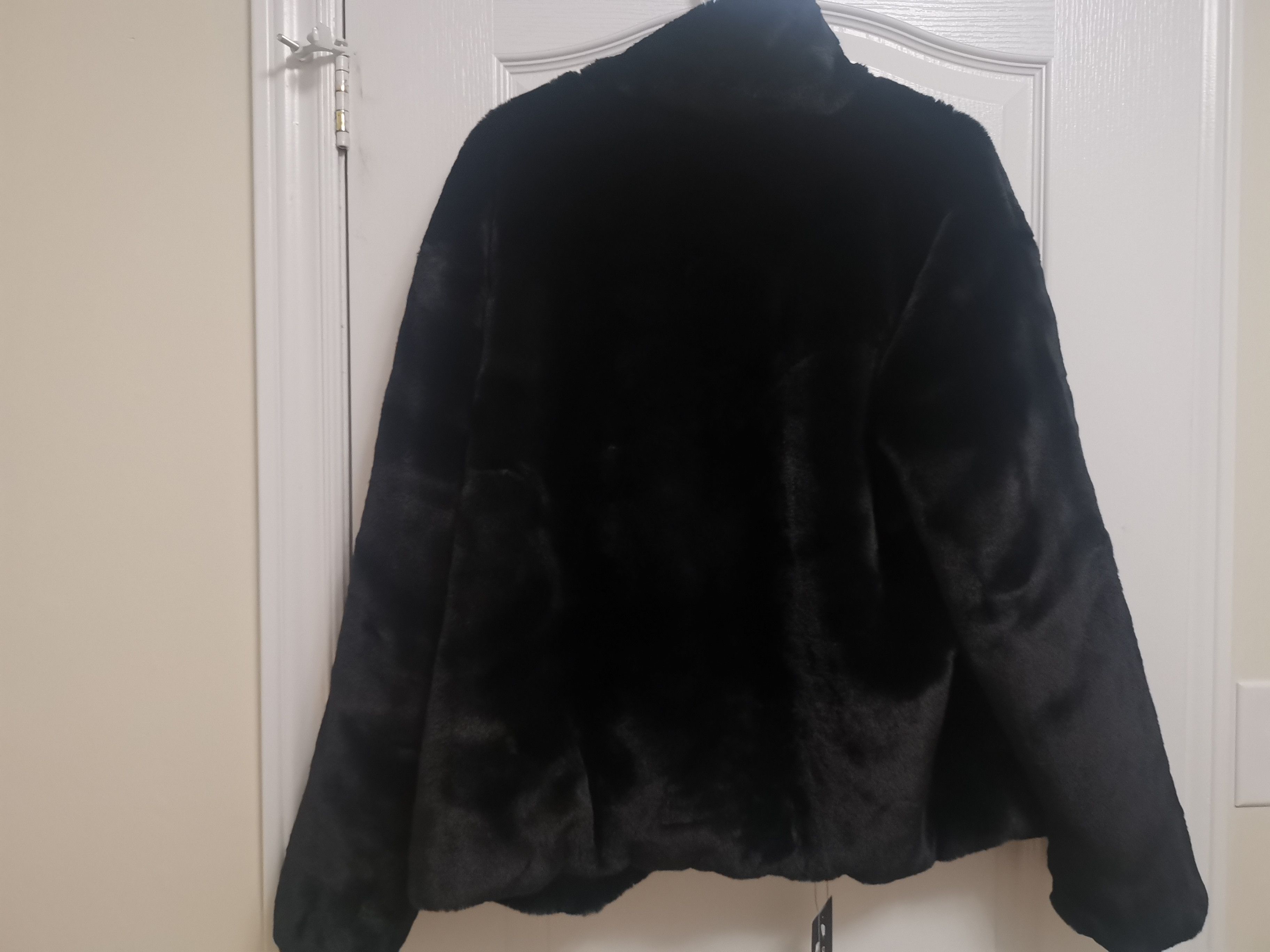 Nike NSW Plush Faux Fur Jacket in Black & Fossil medium Size US M / EU 48-50 / 2 - 5 Thumbnail