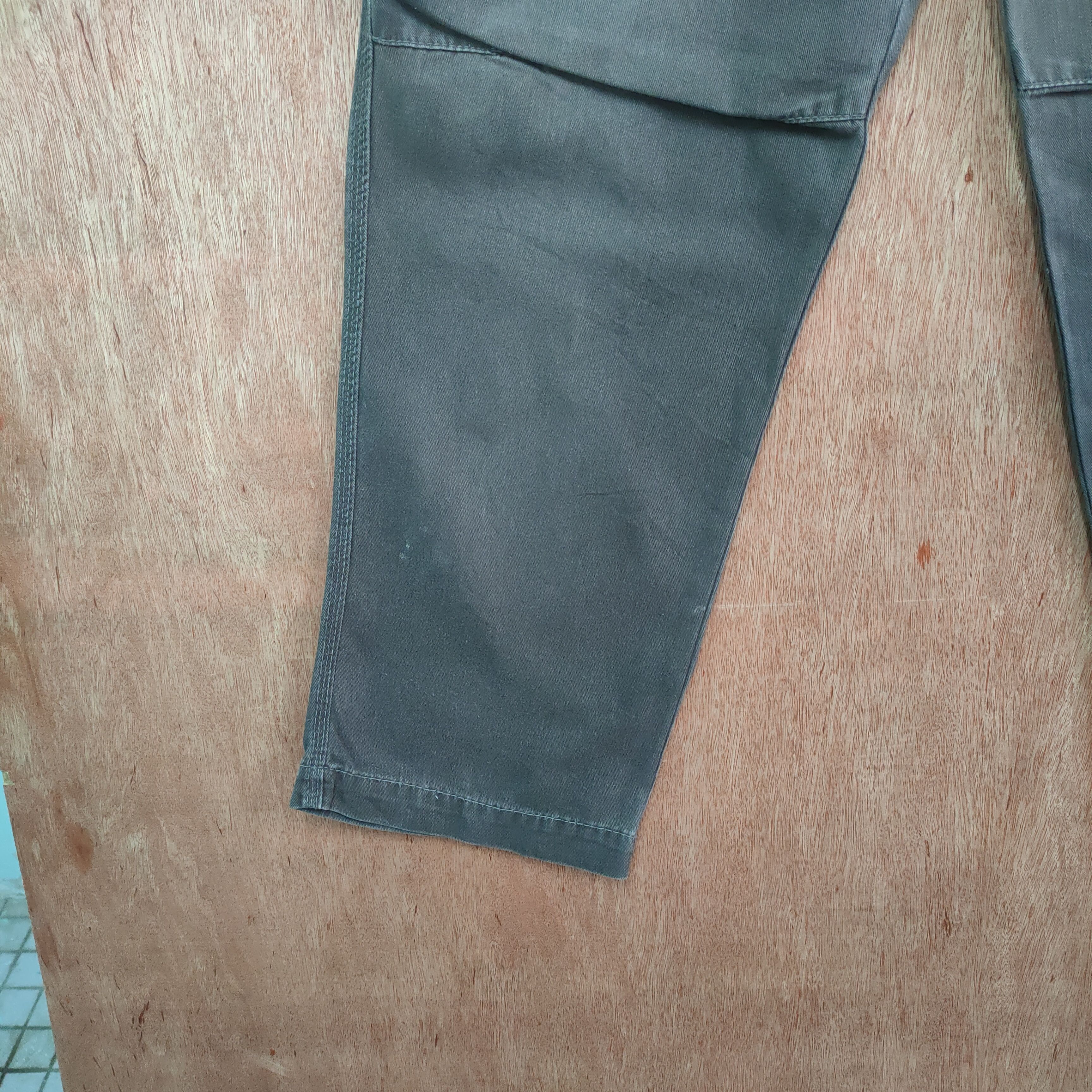 Japanese Brand JAPANESE BRAND 10 POCKET FADED VINTAGE CARGO PANTS Size US 32 / EU 48 - 15 Thumbnail