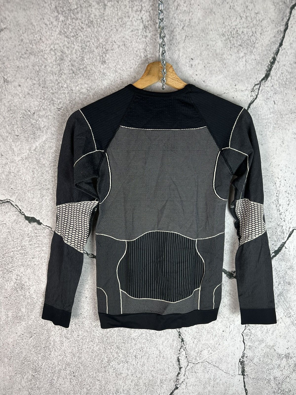 Vintage Like MISBHV Black Active Top L/XL Size S / US 4 / IT 40 - 2 Thumbnail