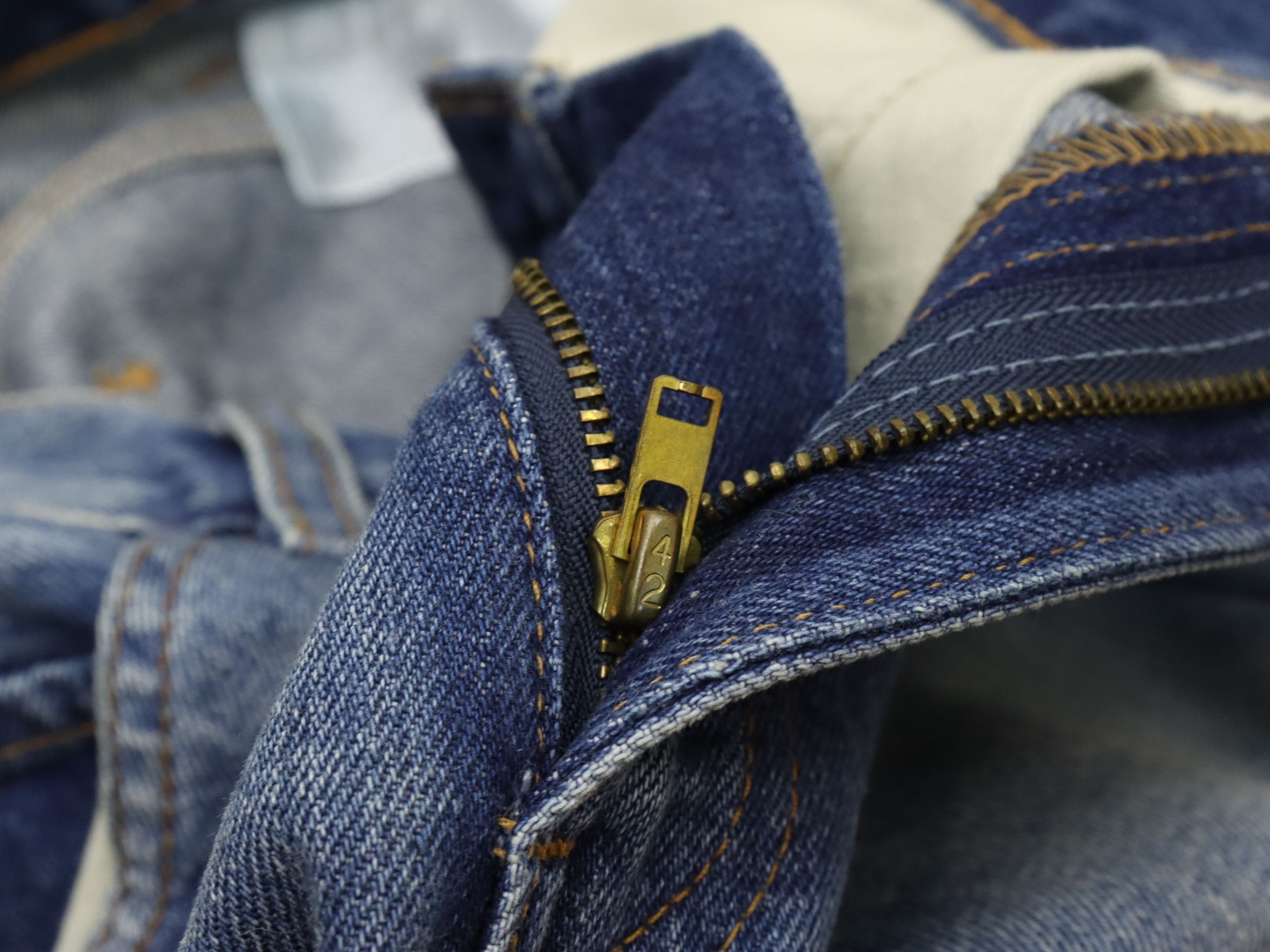 Levi's Vintage Clothing LVC 1969 60s BIG E Model Corn Denim 606 Slim Fit Distressed Size US 31 - 19 Thumbnail