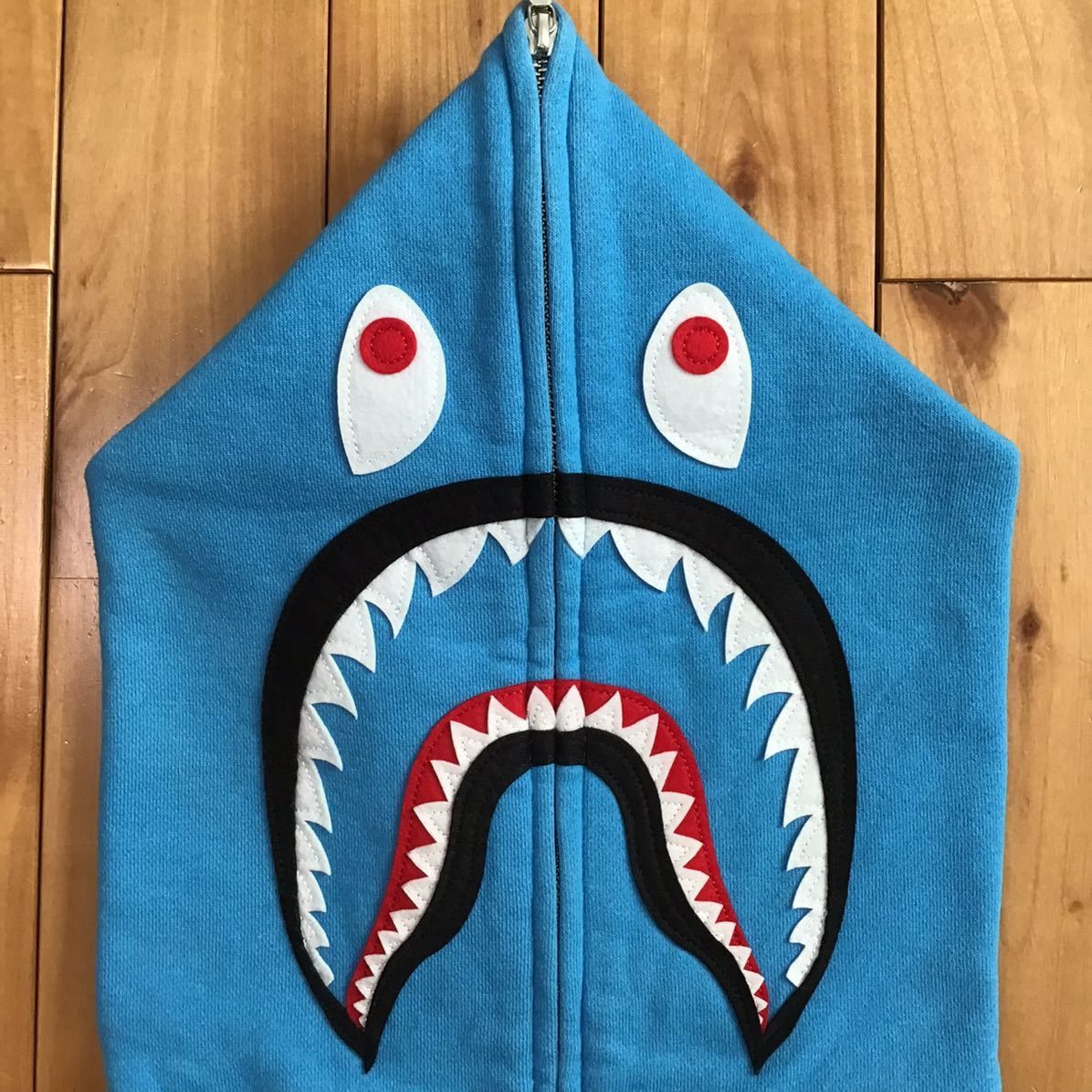 Bape × Keith Haring BAPE × Keith Haring Shark full zip hoodie Blue Size US XL / EU 56 / 4 - 4 Thumbnail