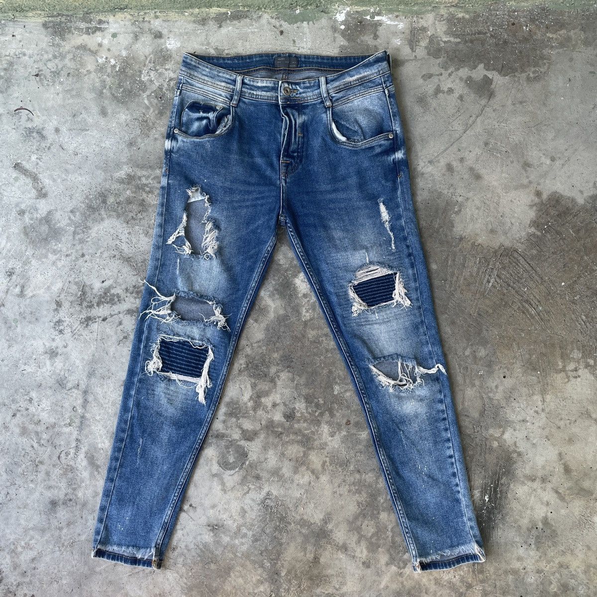 Other Vintage Zara Men THRASHED Distressed Jeans Denim Pants Size US 31 - 1 Thumbnail