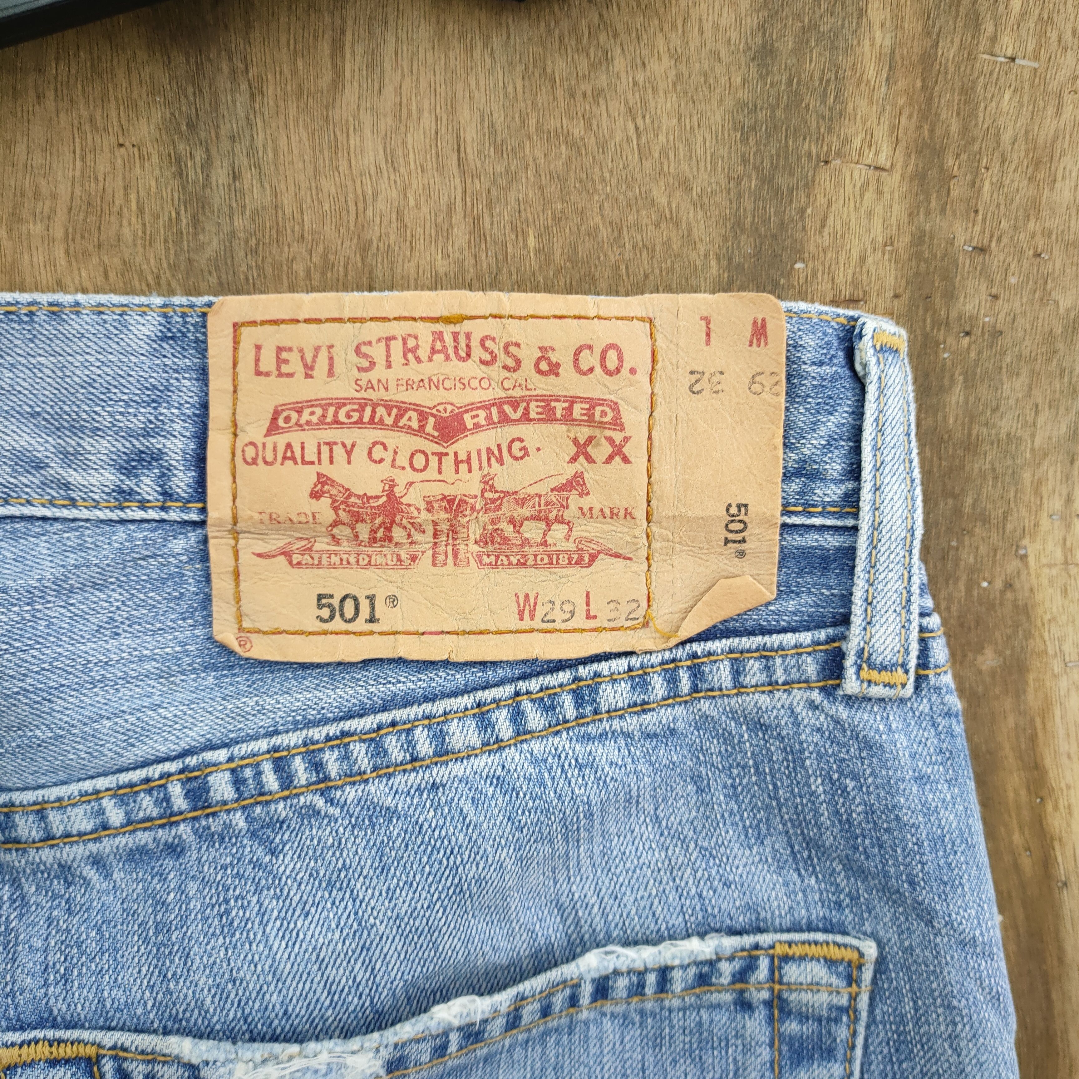 Jean × Levi's × Vintage VINTAGE LEVI'S 501 BUTTON FLY BLUE JEANS PANTS Size US 29 - 12 Thumbnail