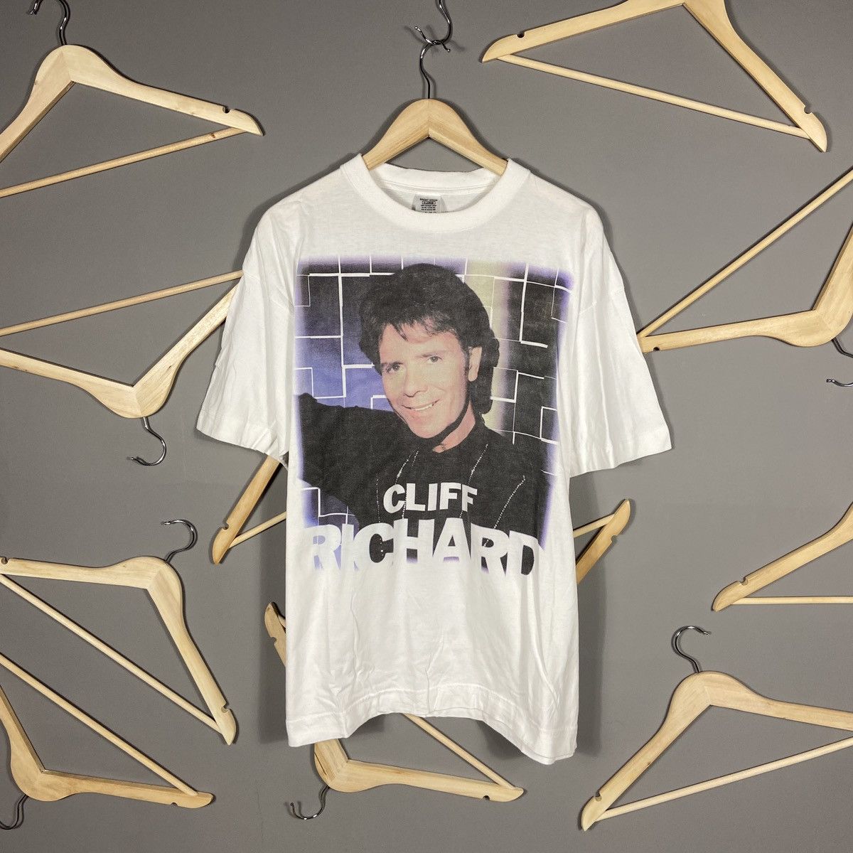 Band Tees Vintage 1993 Cliff Richard tour t-shirt Size US XL / EU 56 / 4 - 1 Thumbnail