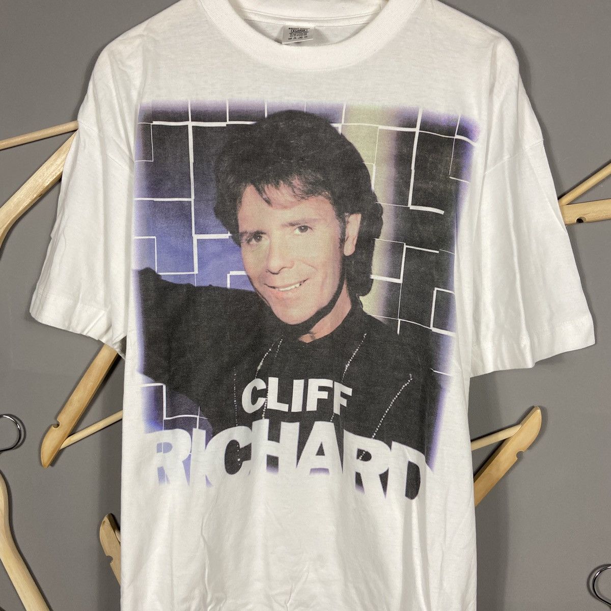Band Tees Vintage 1993 Cliff Richard tour t-shirt Size US XL / EU 56 / 4 - 5 Thumbnail
