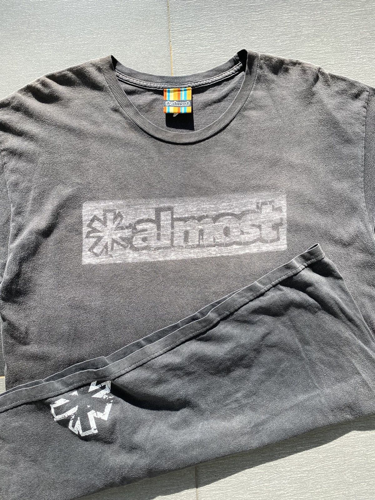 Almost Famous vintage 00s sunfaded almost skateboarding boxlogo tee Size US L / EU 52-54 / 3 - 3 Thumbnail