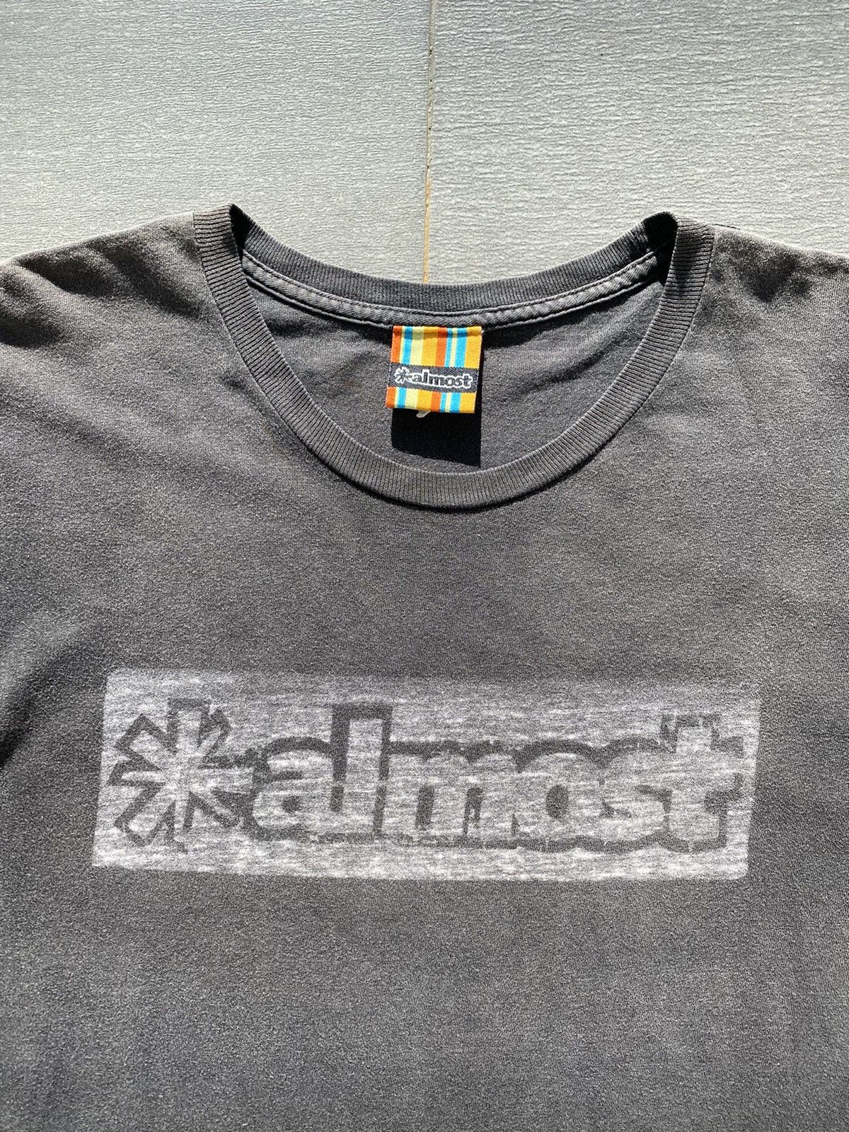 Almost Famous vintage 00s sunfaded almost skateboarding boxlogo tee Size US L / EU 52-54 / 3 - 4 Thumbnail