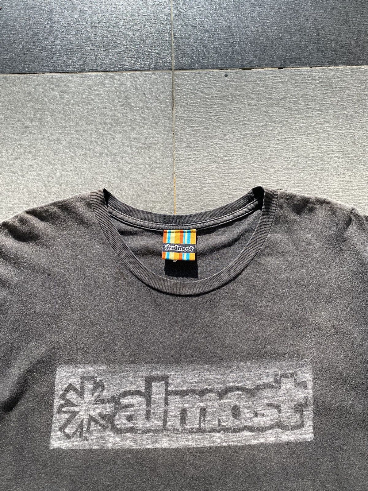 Almost Famous vintage 00s sunfaded almost skateboarding boxlogo tee Size US L / EU 52-54 / 3 - 2 Thumbnail
