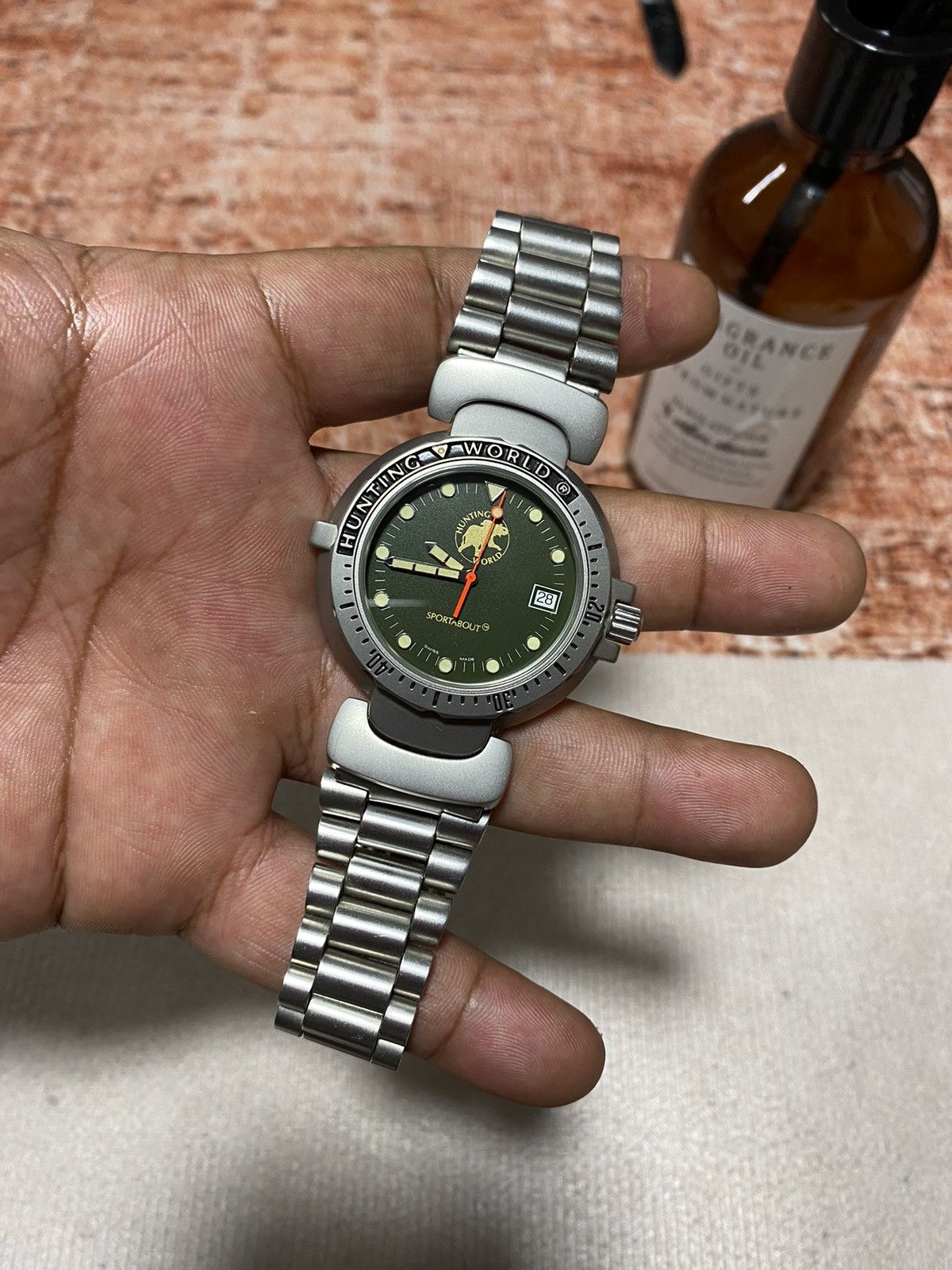 image of Very Vintage Hunting World Sportabout Diver 200M Shockproof in Silver, Men's