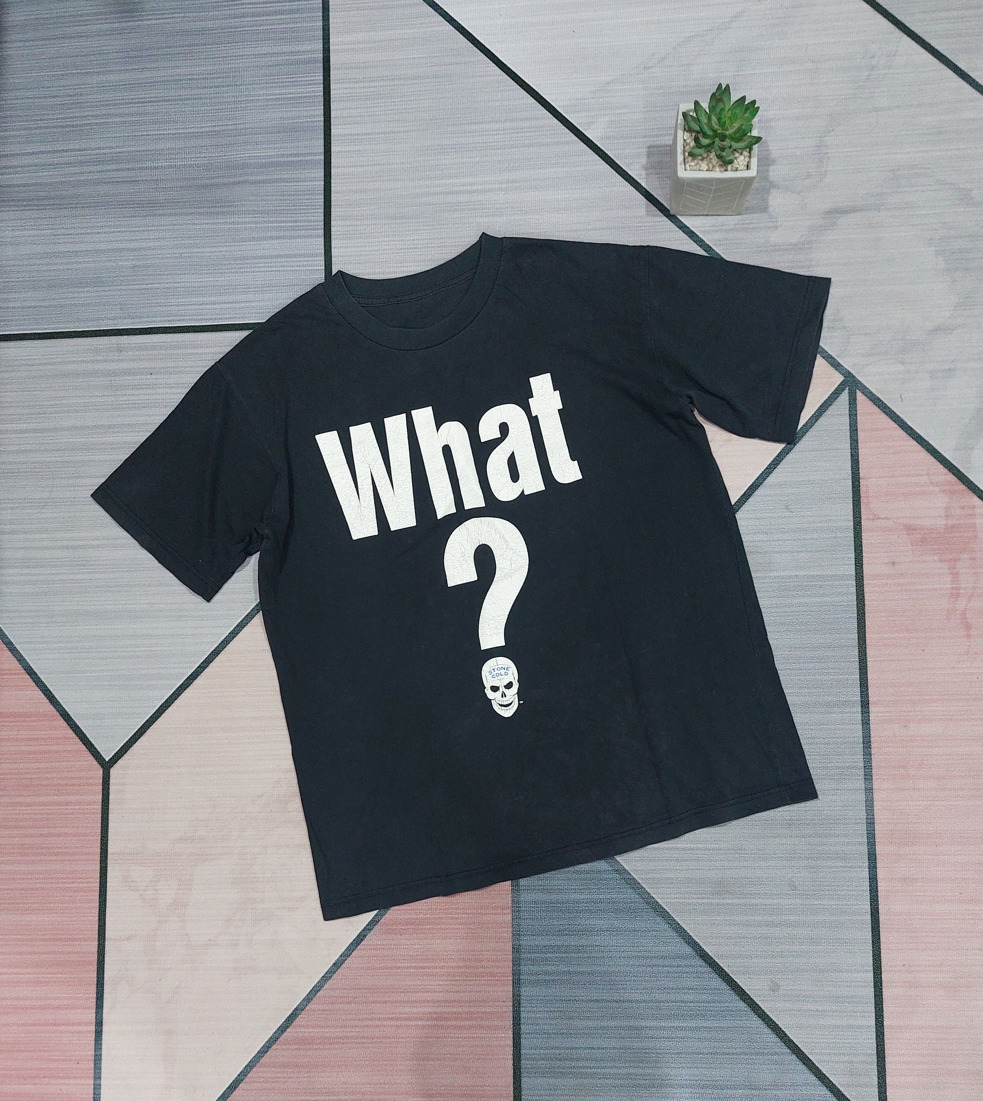 WWF 💥VINTAGE STONE COLD WHAT? 2002 FADED..SMALL RIP UNDERARM Size US M / EU 48-50 / 2 - 2 Thumbnail