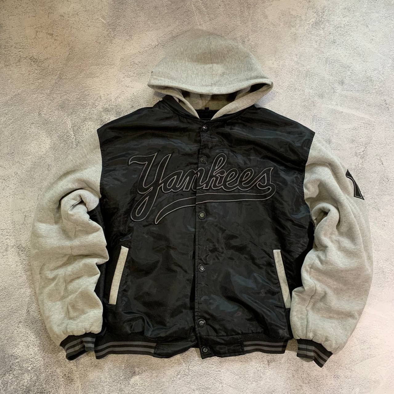 NY Yankees Majestic Athletic ボンバージャケット NWT Vtg Majestic New York Yankees Satin Bomber Jacket Size