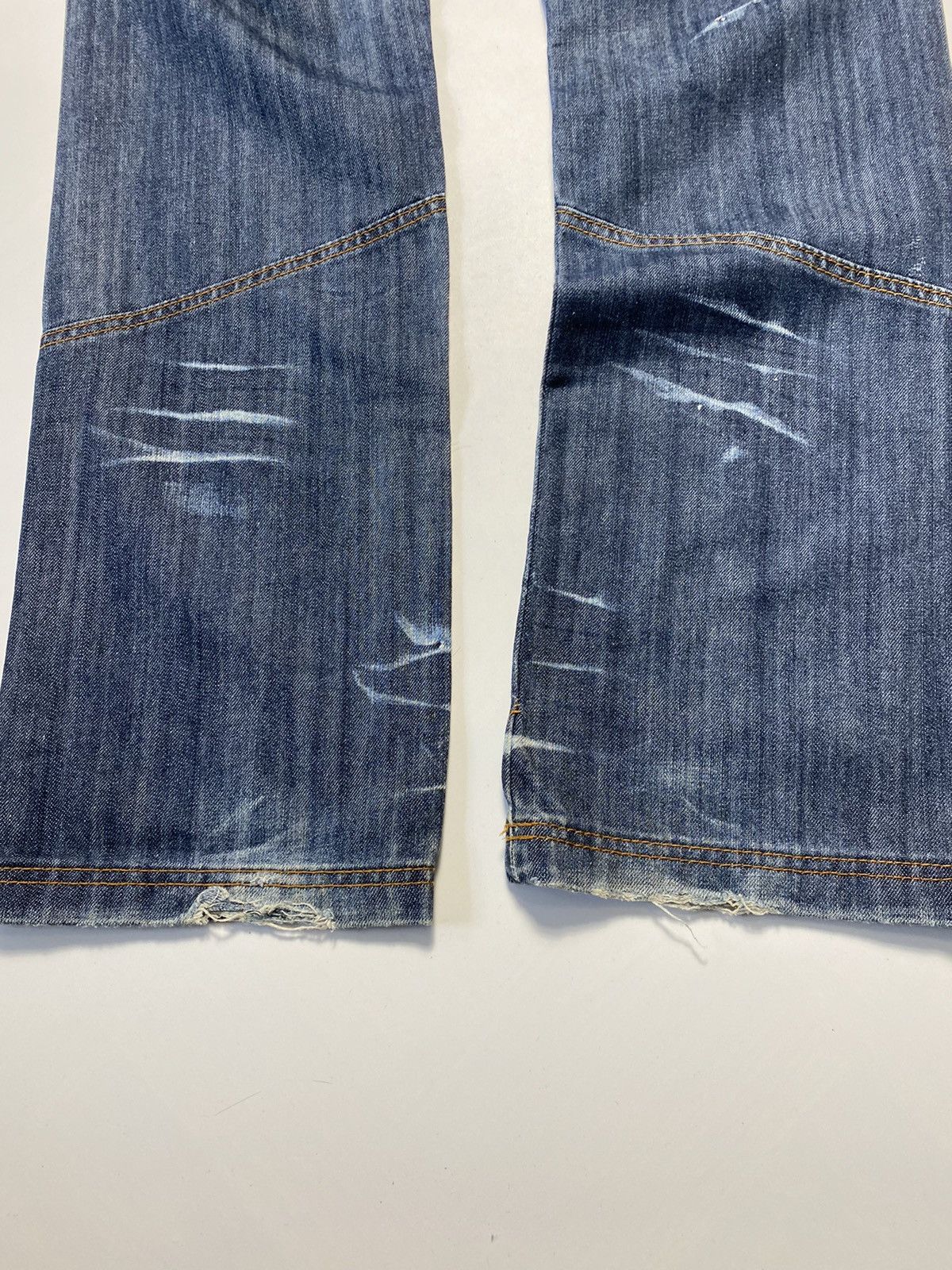 Vintage Vintage Y2k Kosmo Lupo distressed jeans size 32 Size US 32 / EU 48 - 14 Thumbnail