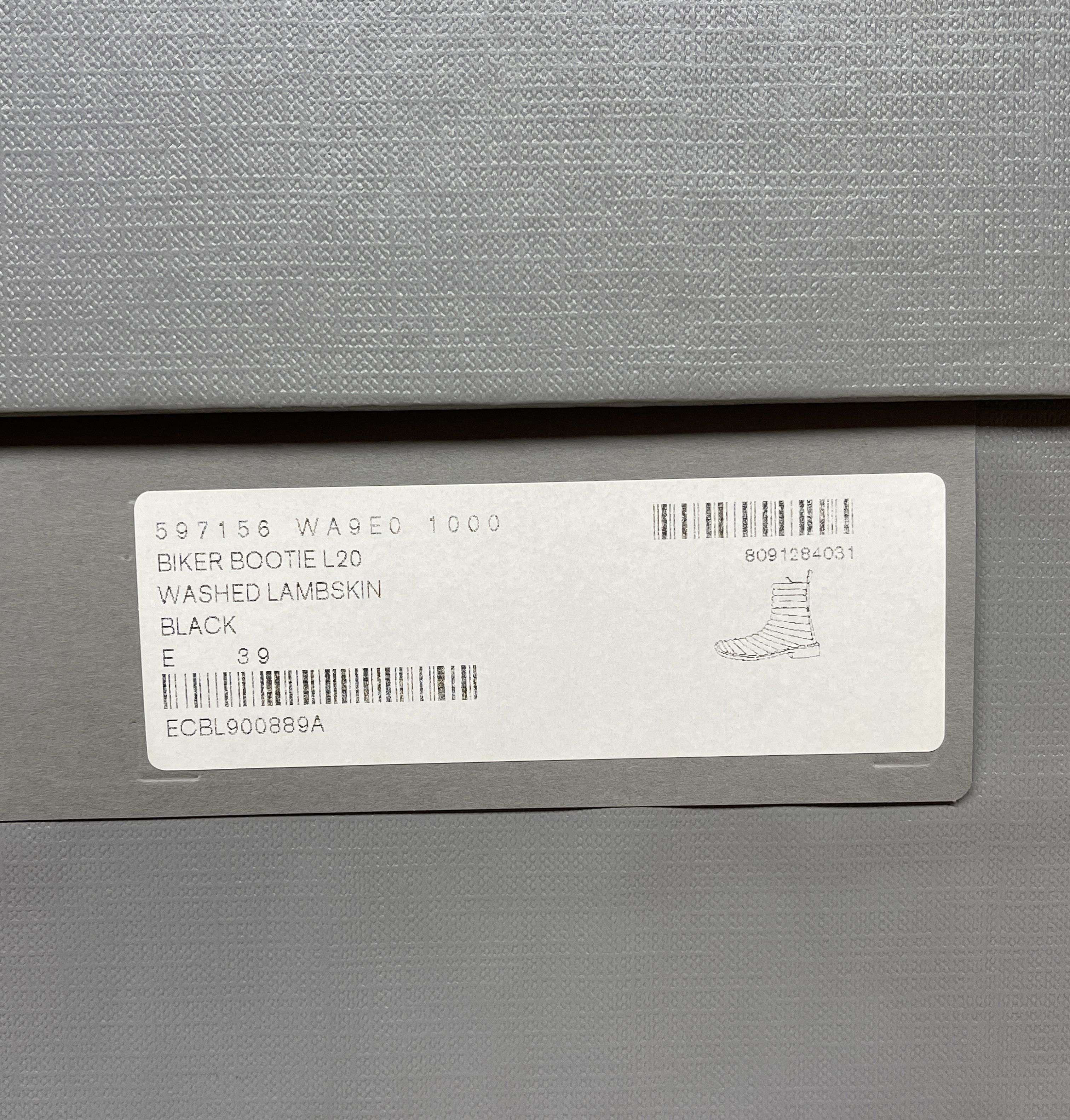 Balenciaga New — AW19 Engraved Logo Ribbed Boots Size US 7 / EU 40 - 12 Thumbnail