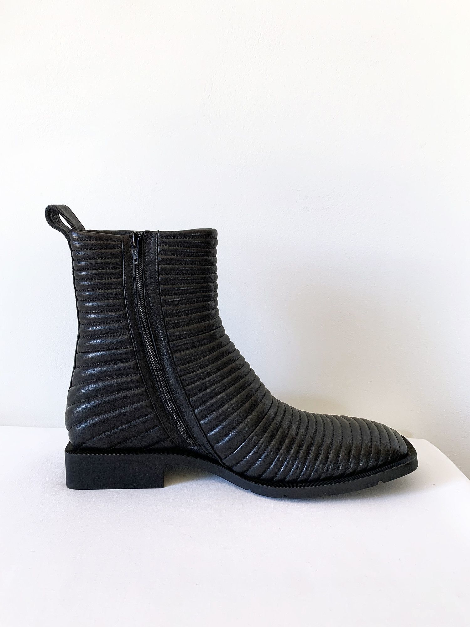 Balenciaga New — AW19 Engraved Logo Ribbed Boots Size US 7 / EU 40 - 3 Thumbnail