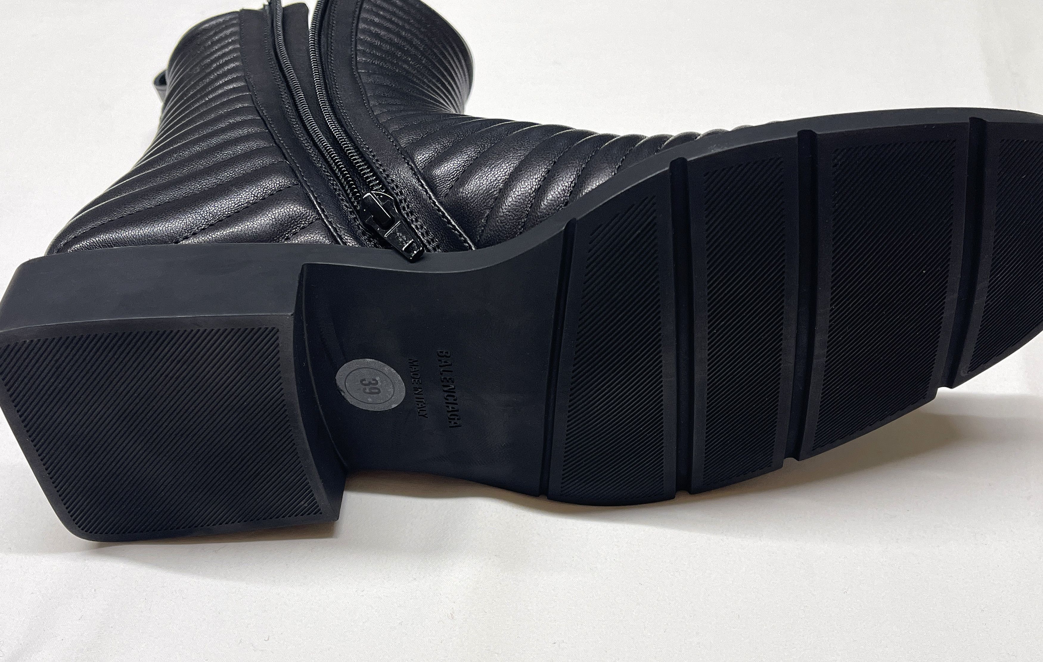 Balenciaga New — AW19 Engraved Logo Ribbed Boots Size US 7 / EU 40 - 11 Thumbnail