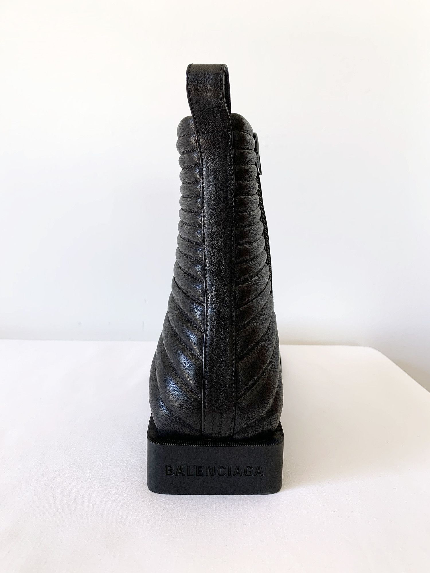 Balenciaga New — AW19 Engraved Logo Ribbed Boots Size US 7 / EU 40 - 4 Thumbnail
