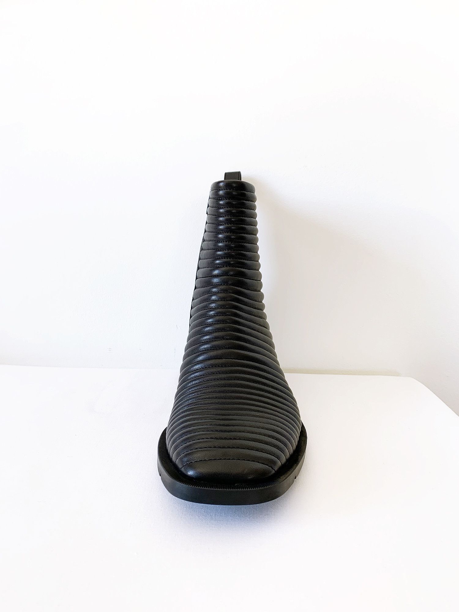 Balenciaga New — AW19 Engraved Logo Ribbed Boots Size US 7 / EU 40 - 6 Thumbnail
