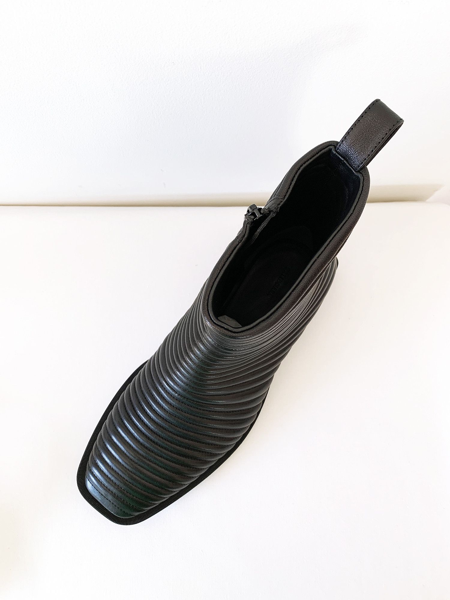 Balenciaga New — AW19 Engraved Logo Ribbed Boots Size US 7 / EU 40 - 5 Thumbnail