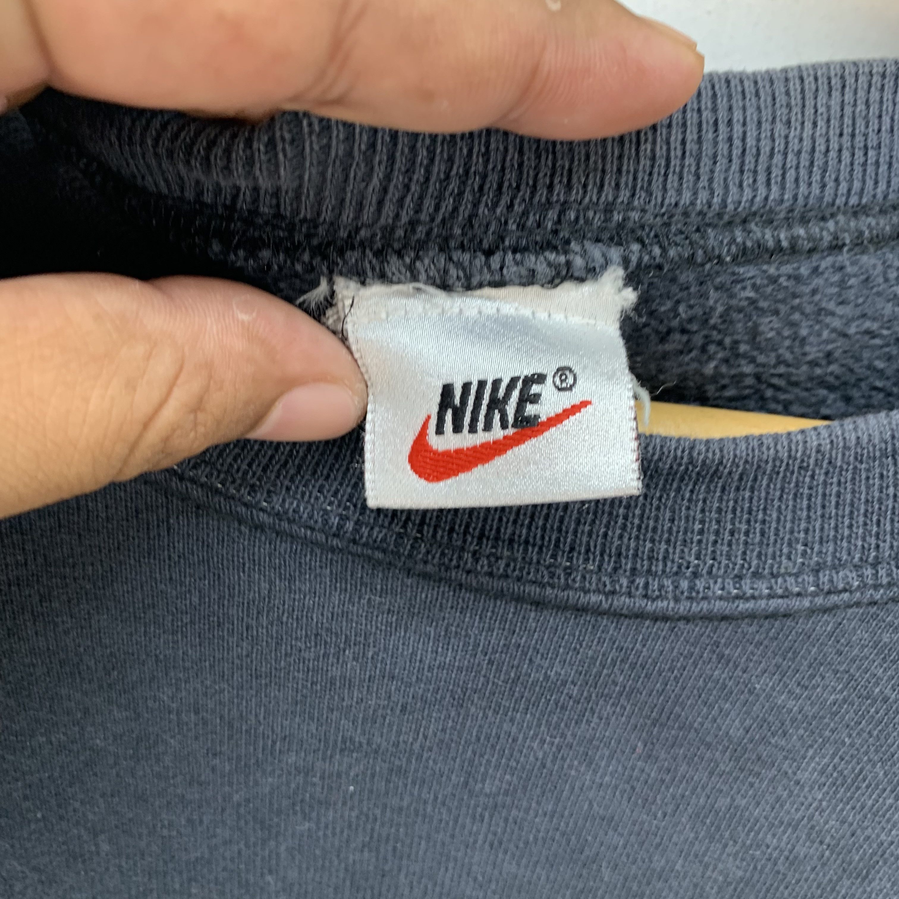 Nike 90's Nike Swoosh Big Logo Crewneck Sweatshirts #3689-129 Size US L / EU 52-54 / 3 - 6 Thumbnail