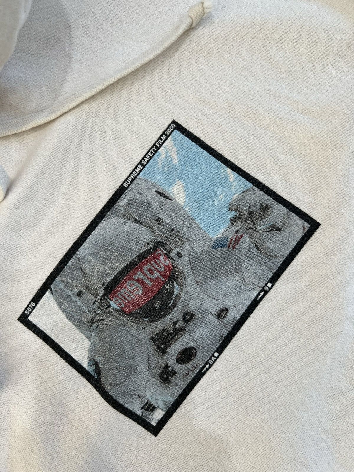 Supreme RARE Supreme Astronaut Hoodie Sweatshirt White Size Large Size US L / EU 52-54 / 3 - 3 Thumbnail