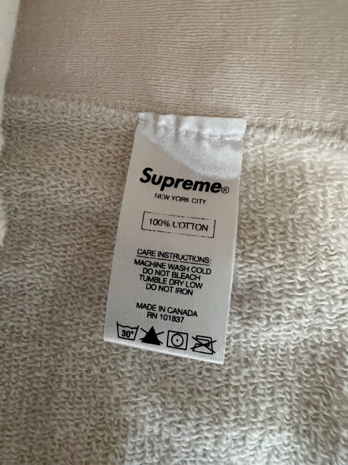 Supreme RARE Supreme Astronaut Hoodie Sweatshirt White Size Large Size US L / EU 52-54 / 3 - 8 Thumbnail