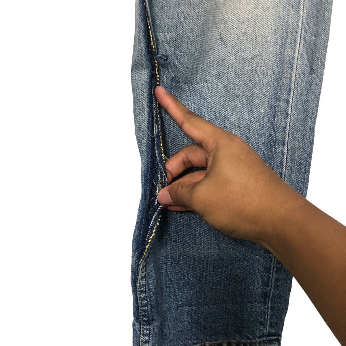 Japanese Brand Vintage HRM Jeans Lightwash Denim Pants W30 Made in Japan Size US 30 / EU 46 - 4 Thumbnail