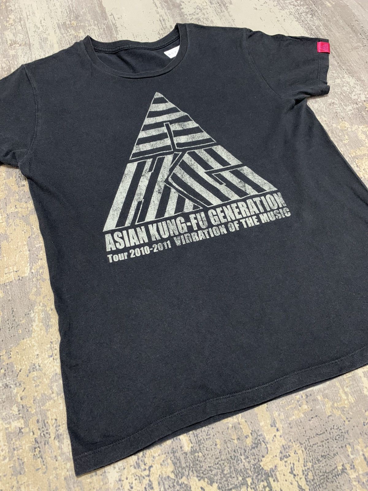 Band Tees Asian Kung-fu Generation Vibration Of The Music Tour Shirt Size US S / EU 44-46 / 1 - 2 Thumbnail