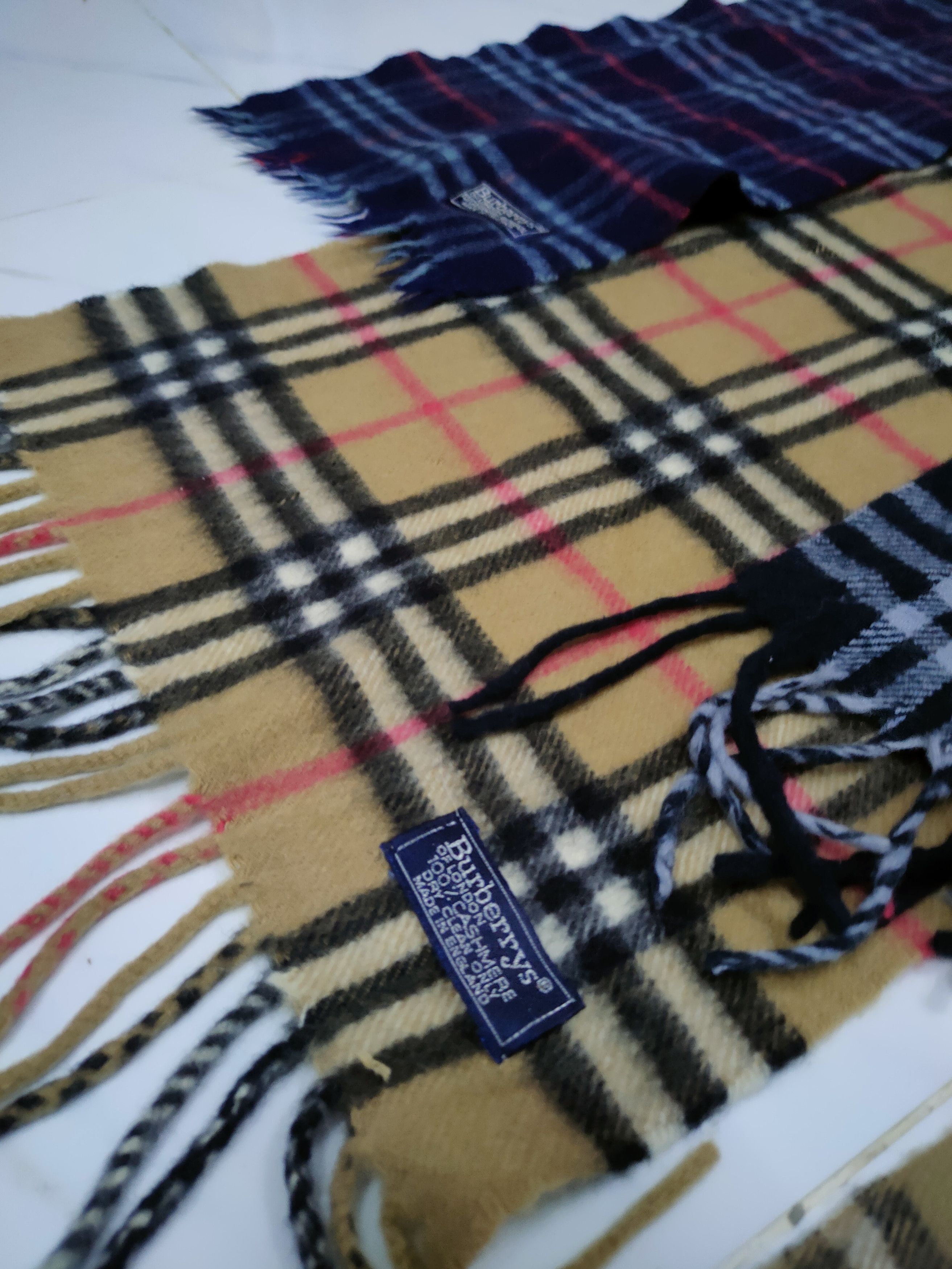 Burberry Bundle - Burberrys Novacheck Lambswool and Cashmere Scarves Size ONE SIZE - 8 Thumbnail
