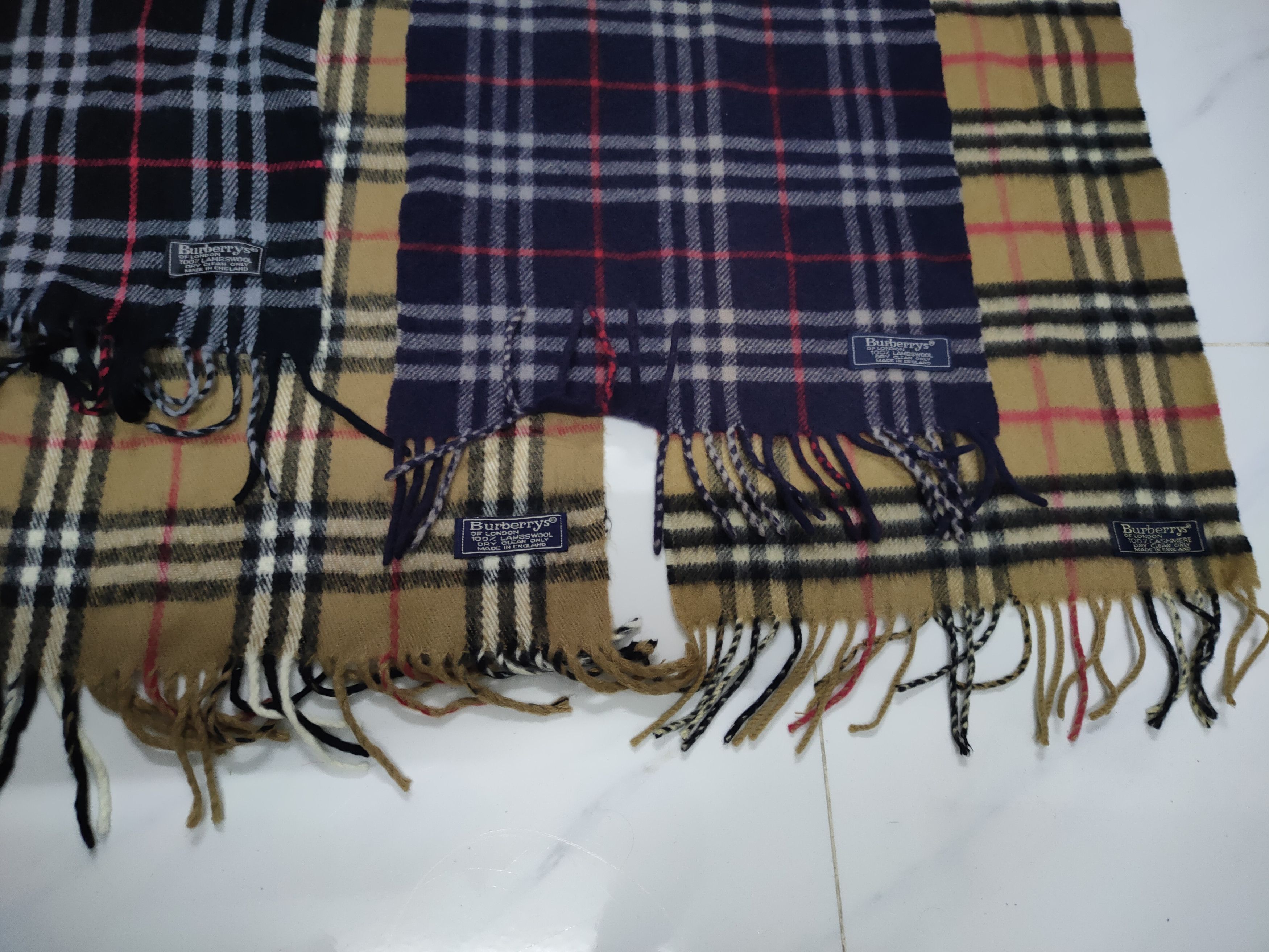 Burberry Bundle - Burberrys Novacheck Lambswool and Cashmere Scarves Size ONE SIZE - 6 Thumbnail