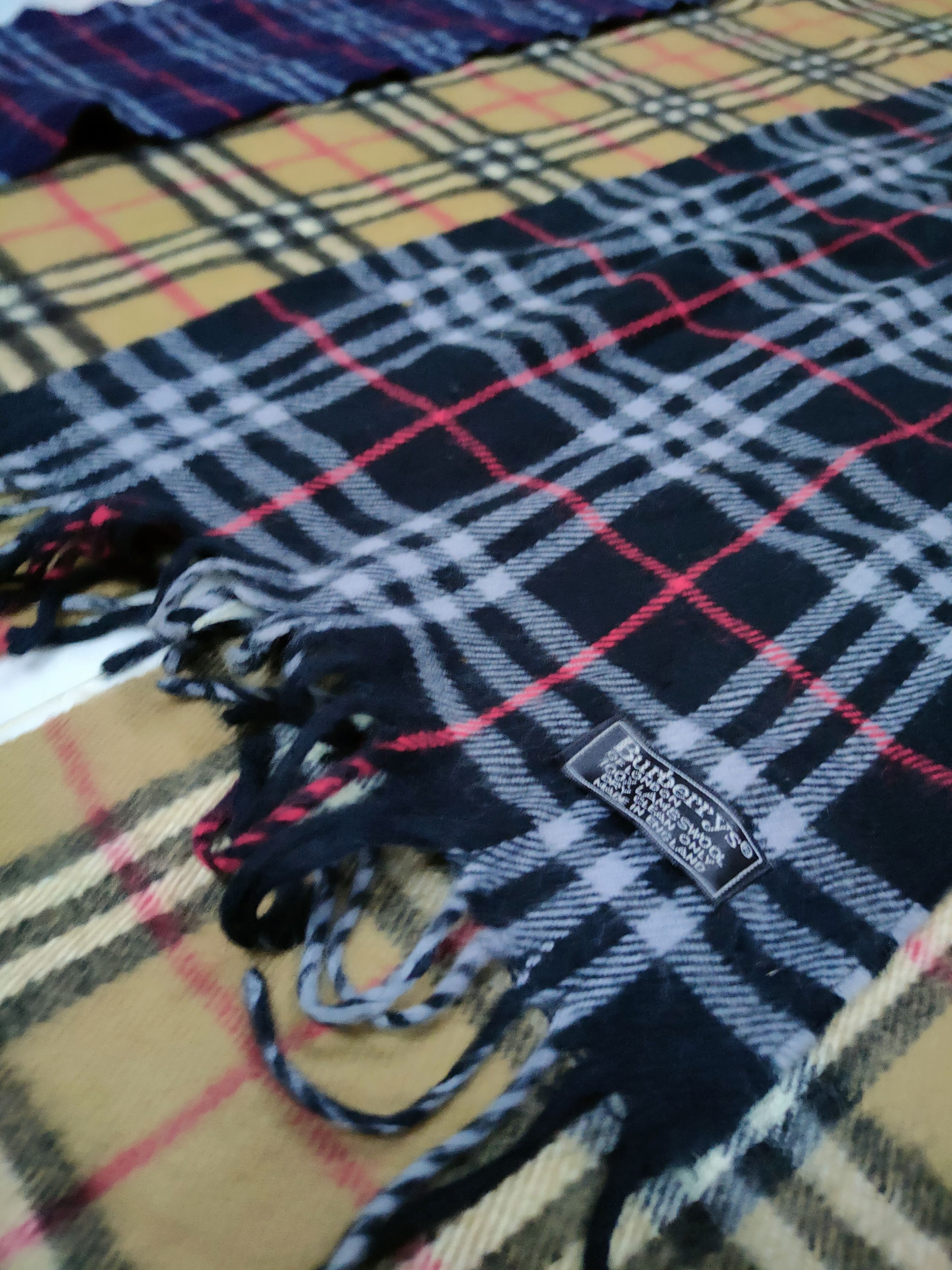 Burberry Bundle - Burberrys Novacheck Lambswool and Cashmere Scarves Size ONE SIZE - 9 Thumbnail