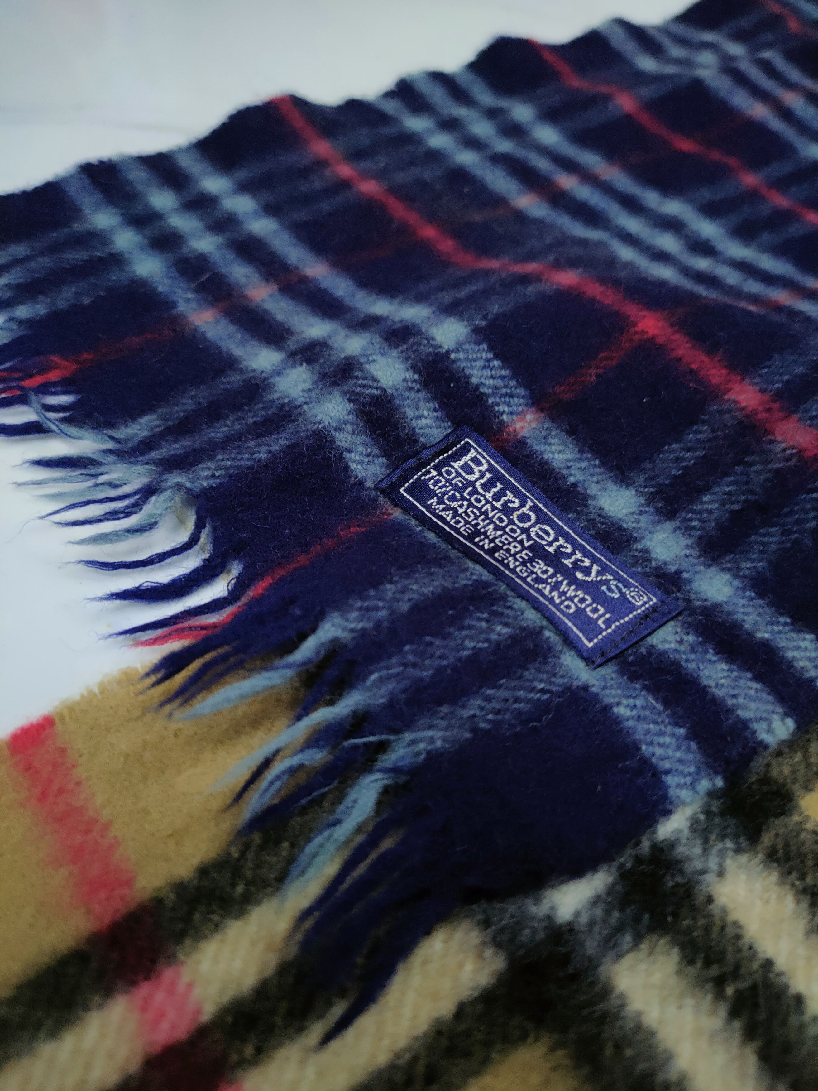 Burberry Bundle - Burberrys Novacheck Lambswool and Cashmere Scarves Size ONE SIZE - 7 Thumbnail