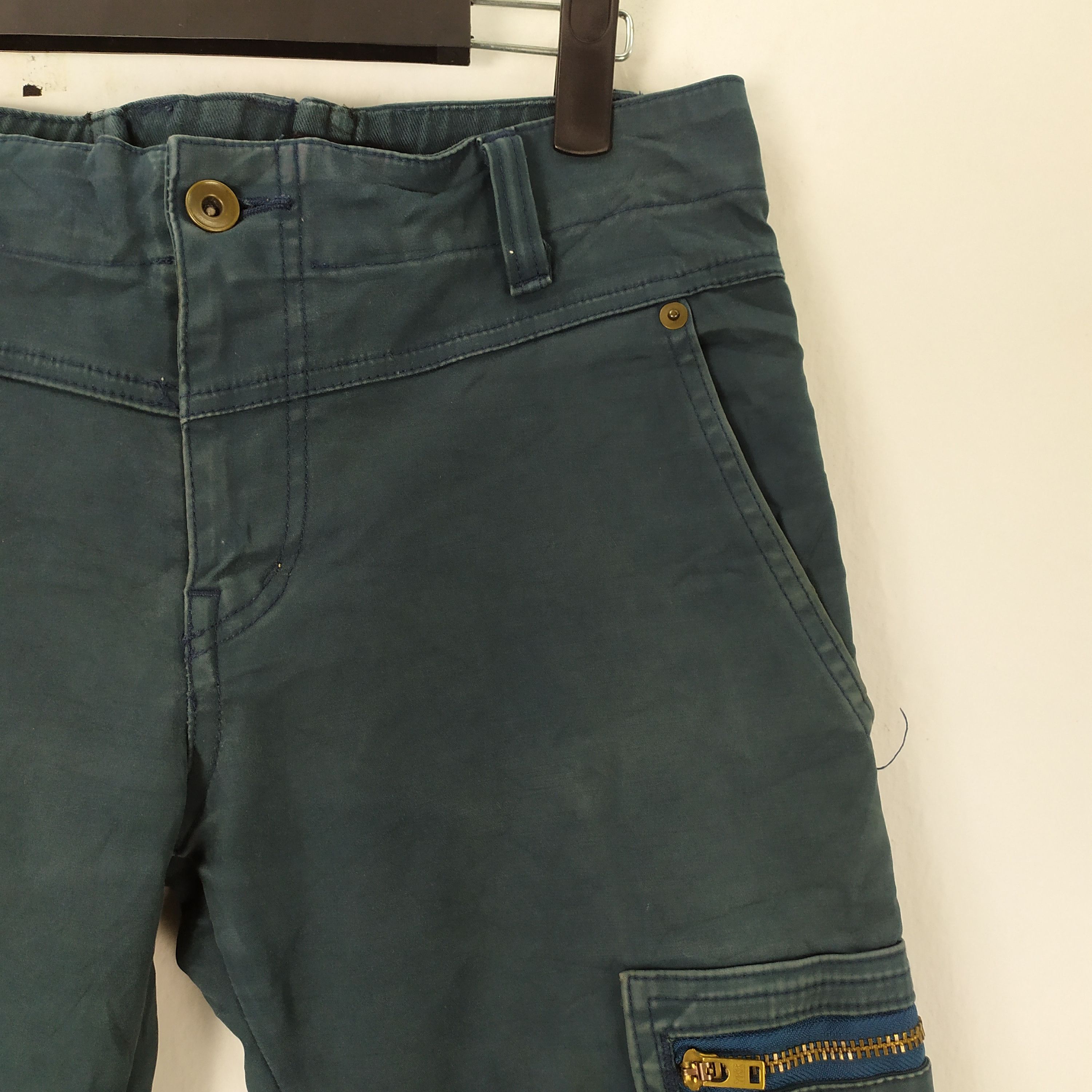 Japanese Brand VINTAGE AND A FADED CARGO PANTS ZIPPER POCKET Size US 30 / EU 46 - 4 Thumbnail