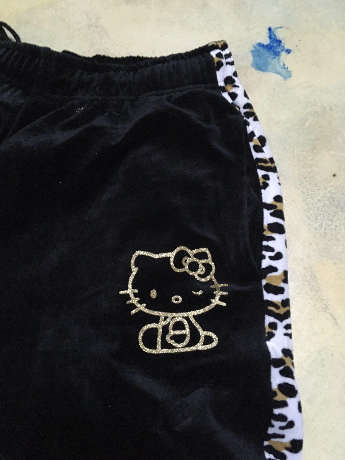 Cartoon Network Hello Kitty Suede Jogger Pants Size US 30 / EU 46 - 4 Thumbnail