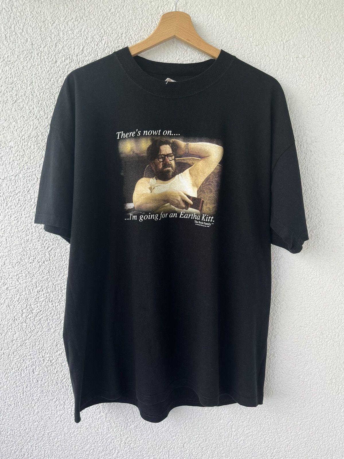 Other UK × Vintage Vintage The Royal Family I'M GOING DOR AN EARTHA KITT Size US L / EU 52-54 / 3 - 1 Thumbnail