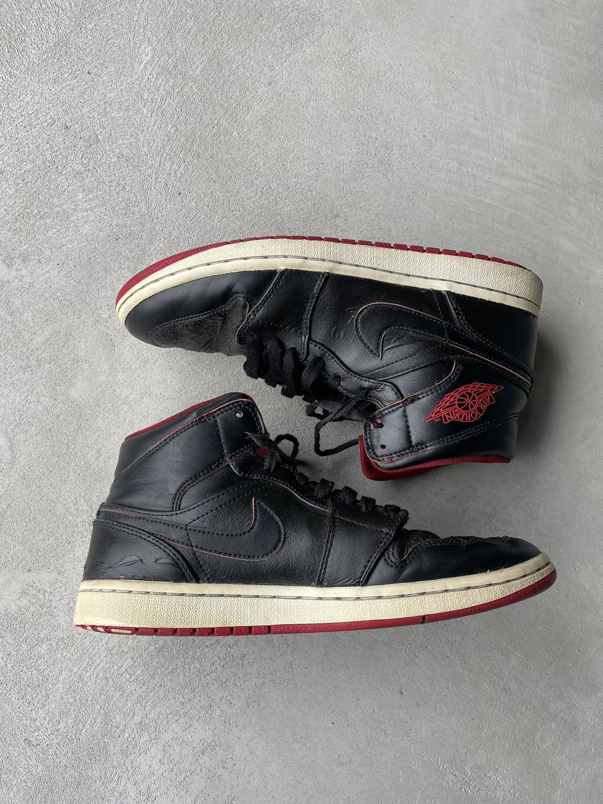 Nike Air Jordan 1 Mid Black/Red