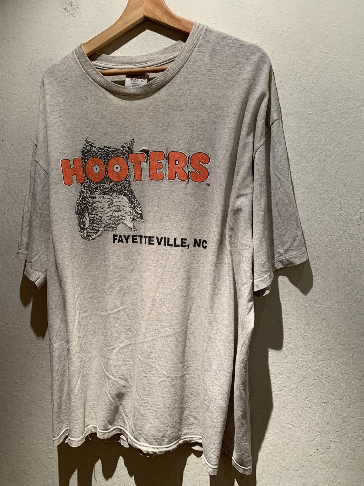 *RARE* Vintage Hooters Fayetteville NC Single Stitch T-Shirt