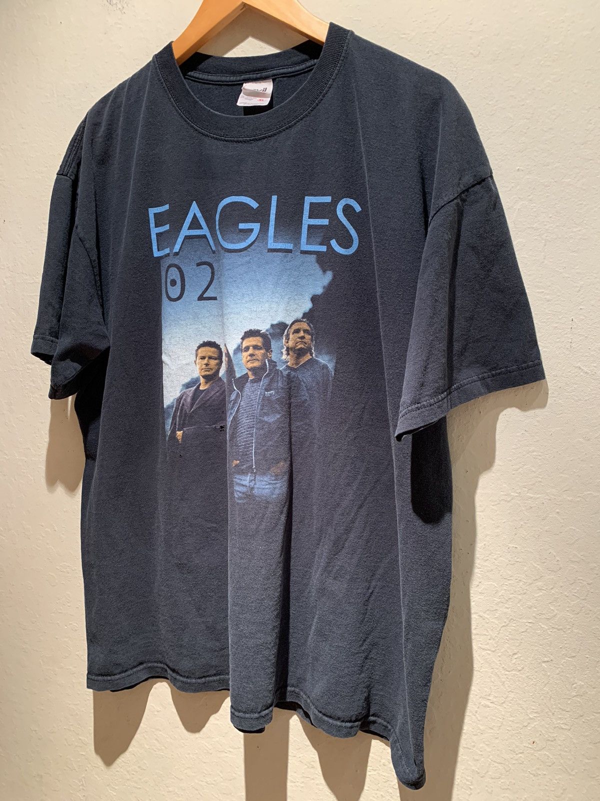 Band Tees *RARE* Vintage 2002 The Eagles 02 Tour Rock Band T-Shirt XL Size US XL / EU 56 / 4 - 1 Thumbnail