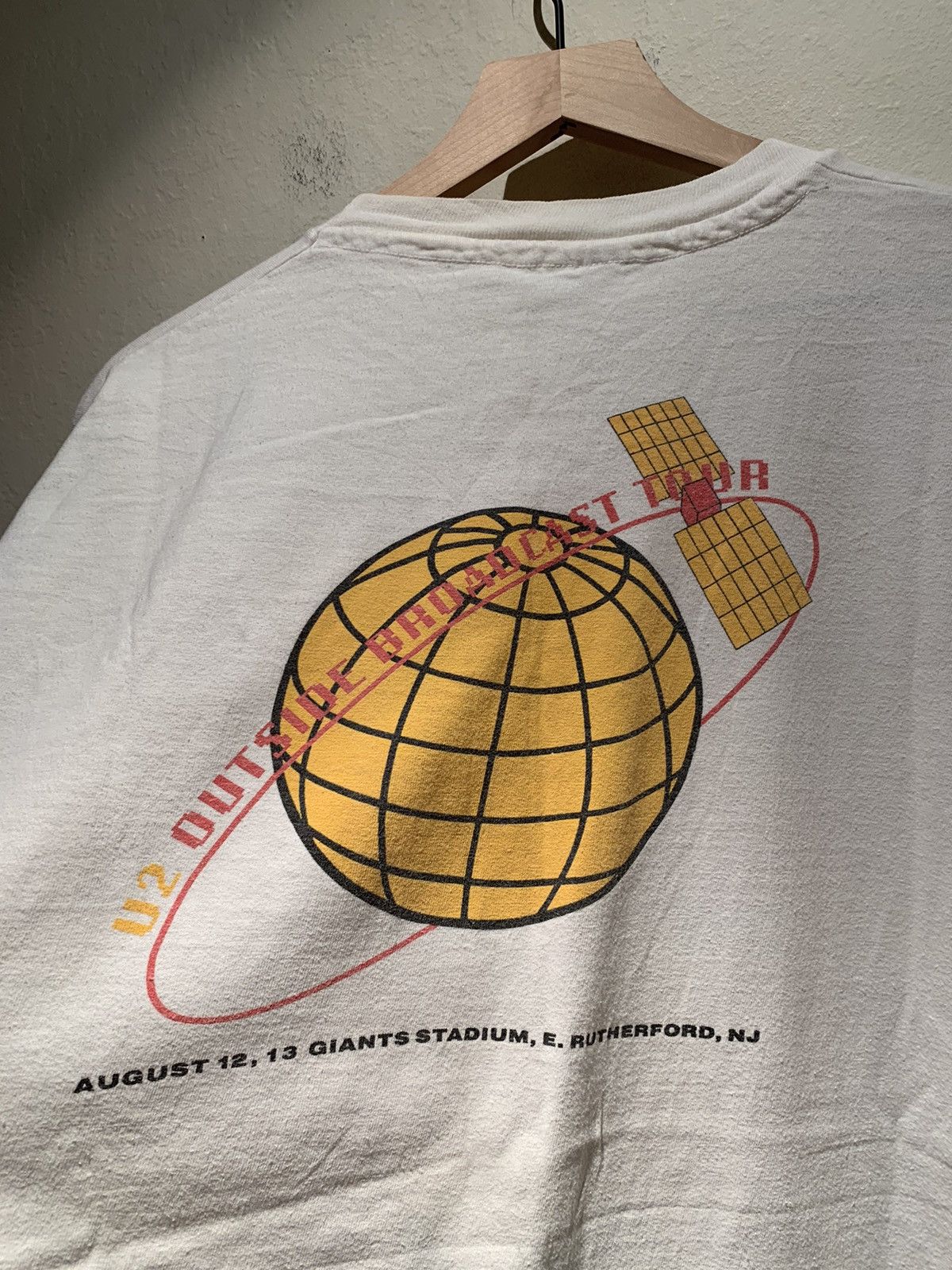 Band Tees *RARE* Vintage 1992 U2 Outside Broadcast Tour USA-Made Shirt Size US XL / EU 56 / 4 - 4 Thumbnail