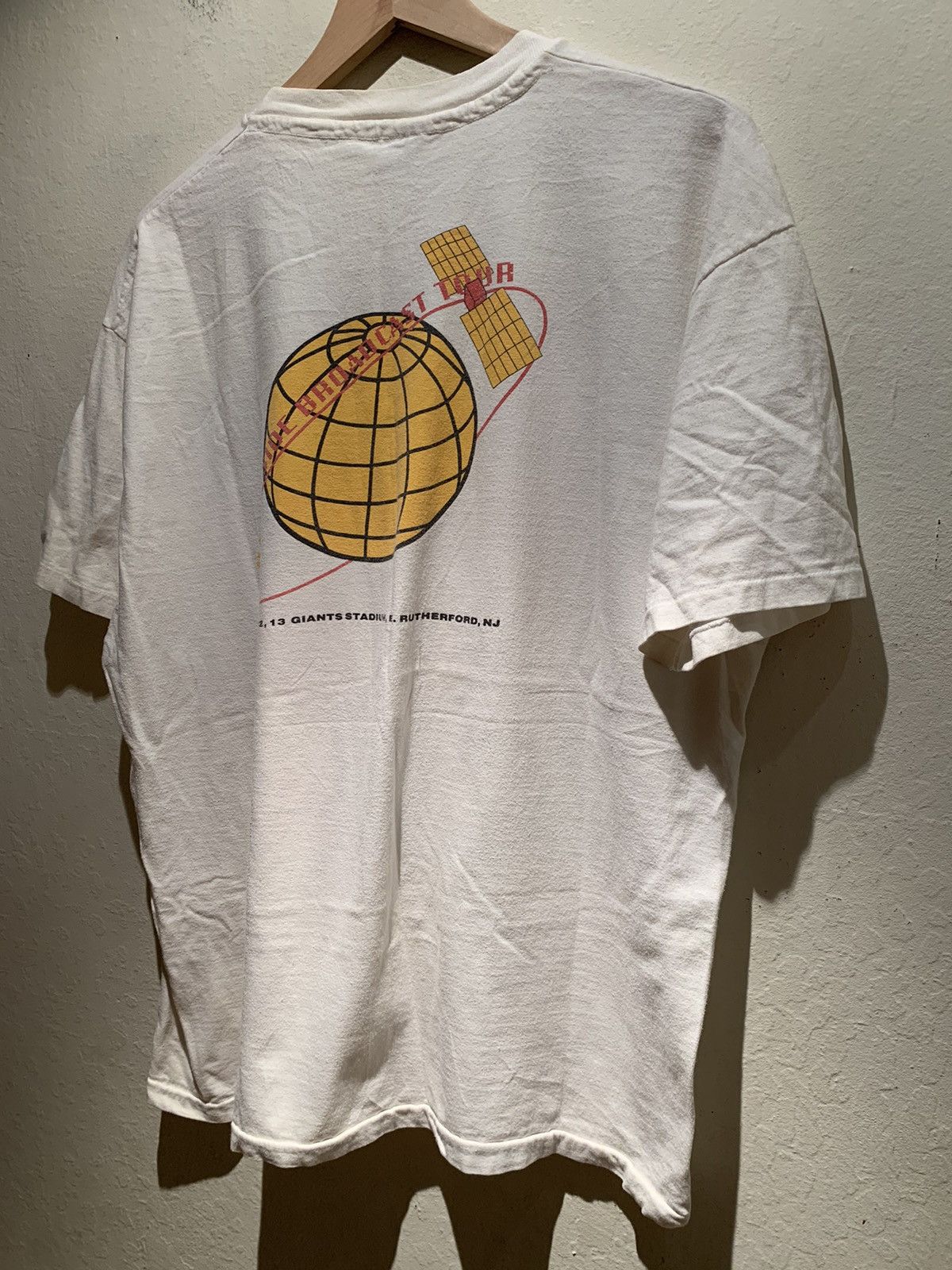 Band Tees *RARE* Vintage 1992 U2 Outside Broadcast Tour USA-Made Shirt Size US XL / EU 56 / 4 - 2 Thumbnail