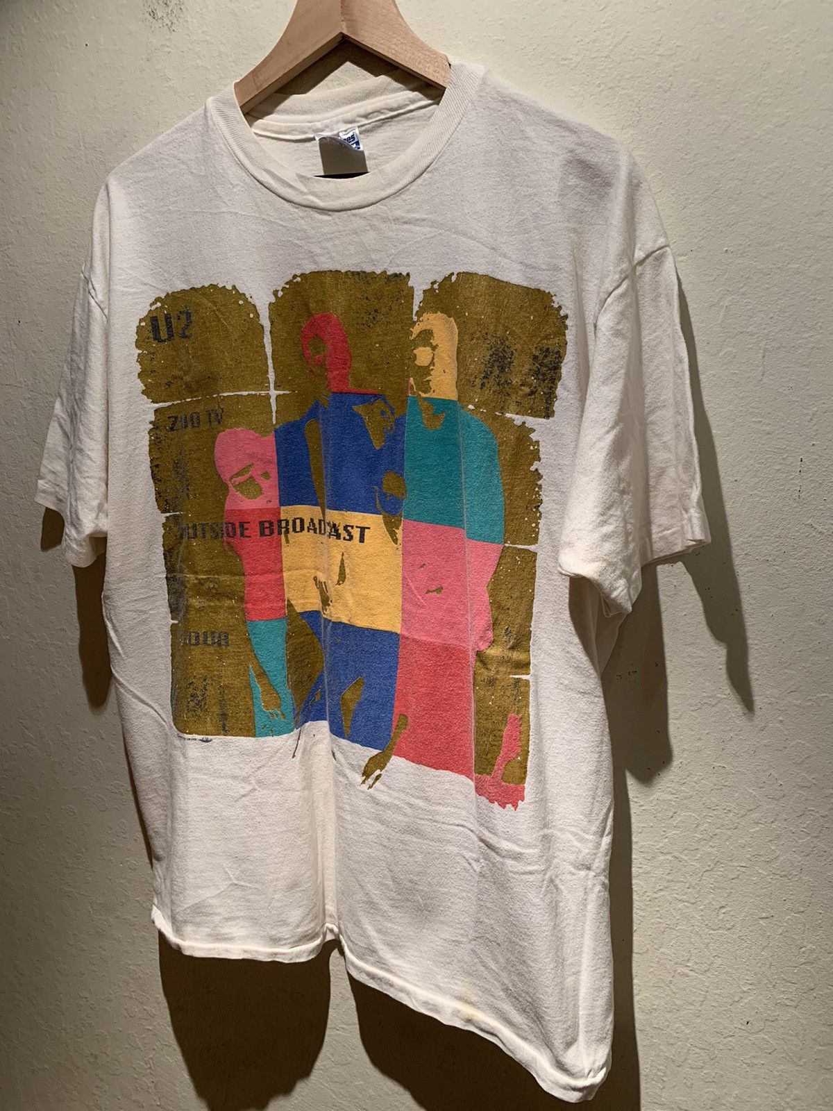 Band Tees *RARE* Vintage 1992 U2 Outside Broadcast Tour USA-Made Shirt Size US XL / EU 56 / 4 - 1 Thumbnail