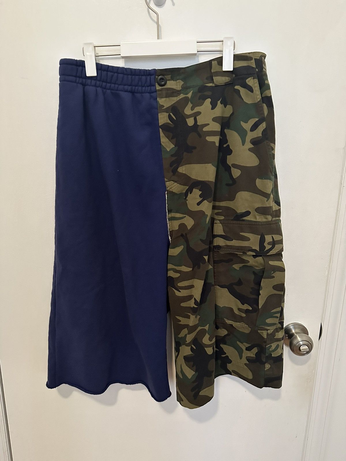 Balenciaga 50/50 Cargo Shorts Size US 30 / EU 46 - 4 Thumbnail