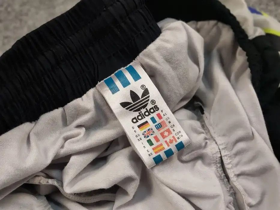 Adidas Vintage 90's Adidas Originals Nylon Black Logo Shorts Size US 32 / EU 48 - 9 Thumbnail