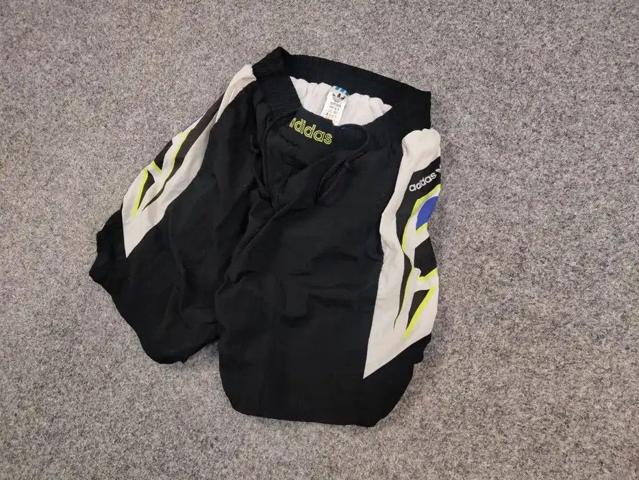 Adidas Vintage 90's Adidas Originals Nylon Black Logo Shorts Size US 32 / EU 48 - 2 Thumbnail