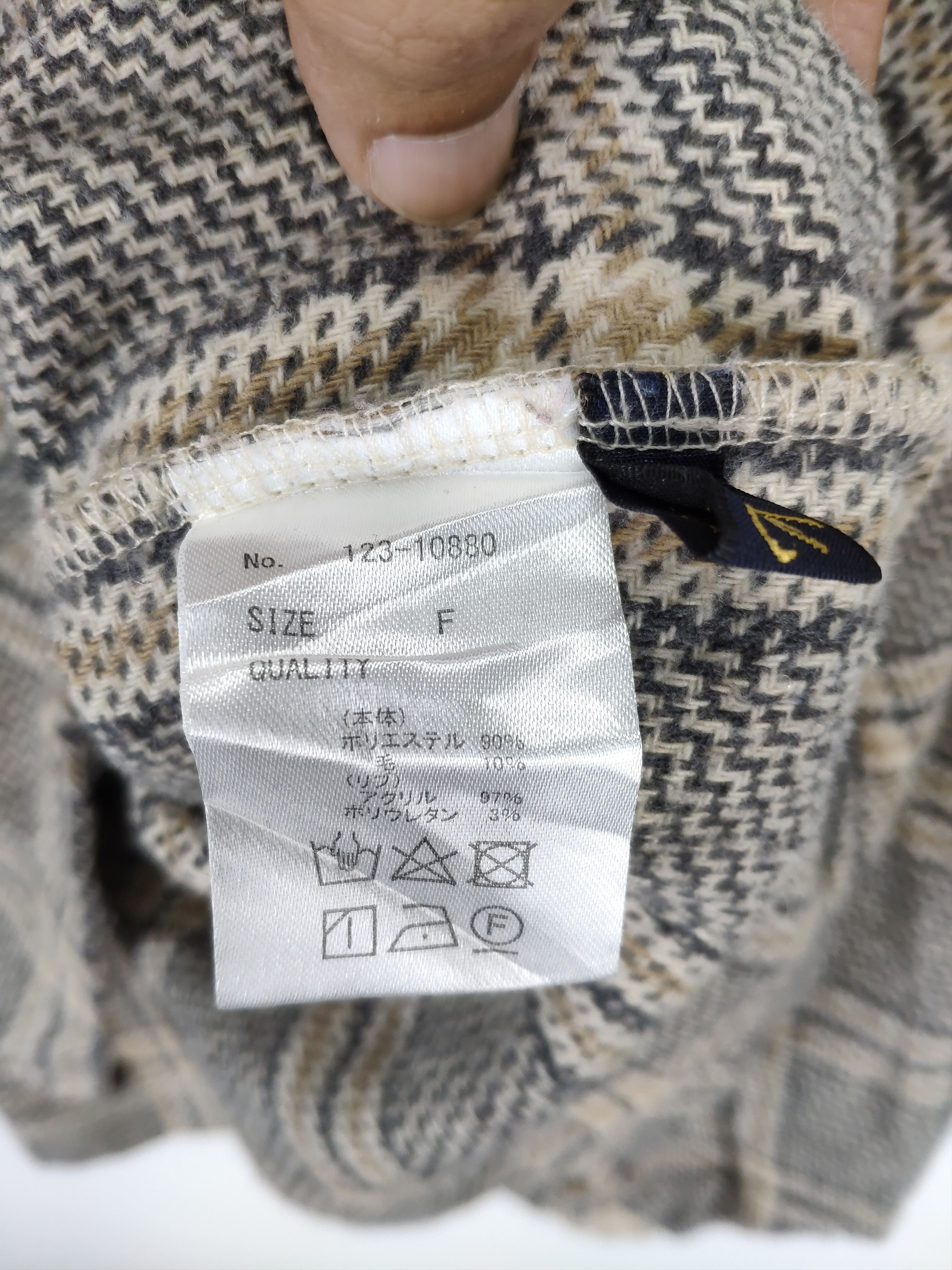 Aran Isles Knitwear × Japanese Brand × Vintage Vintage Wool Knit Sweater Checkered Issey Miyake Style Size L / US 10 / IT 46 - 9 Thumbnail