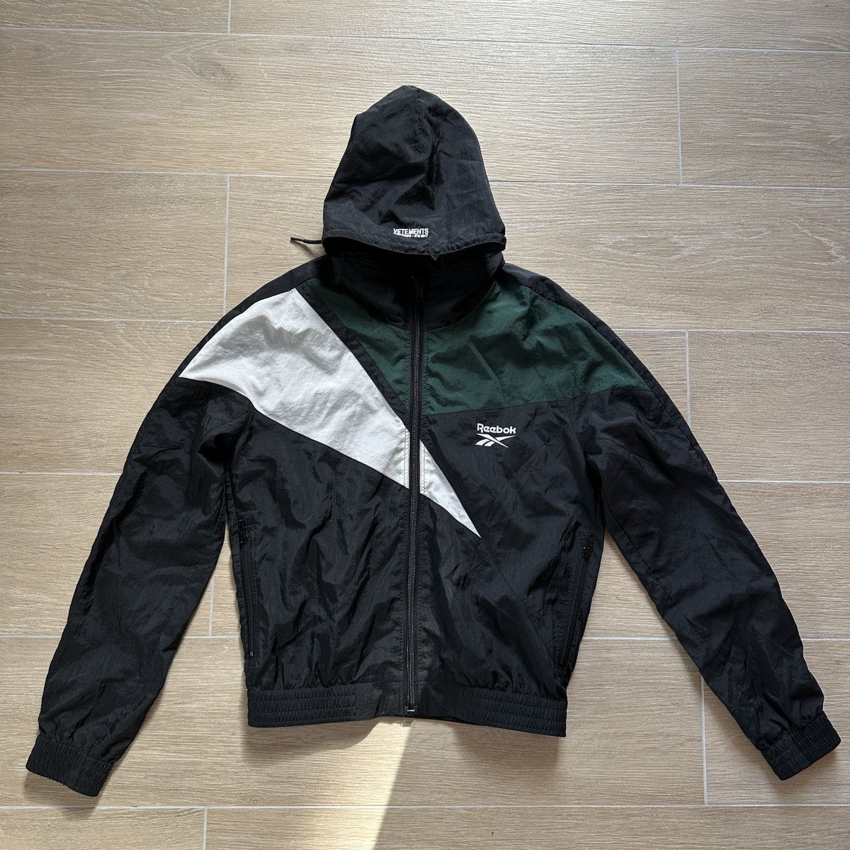 Vetements × Reebok 再構築ジャケット 購入金額約12万円 希少】VETEMENTS Reebok 再構築 トラックジャケット